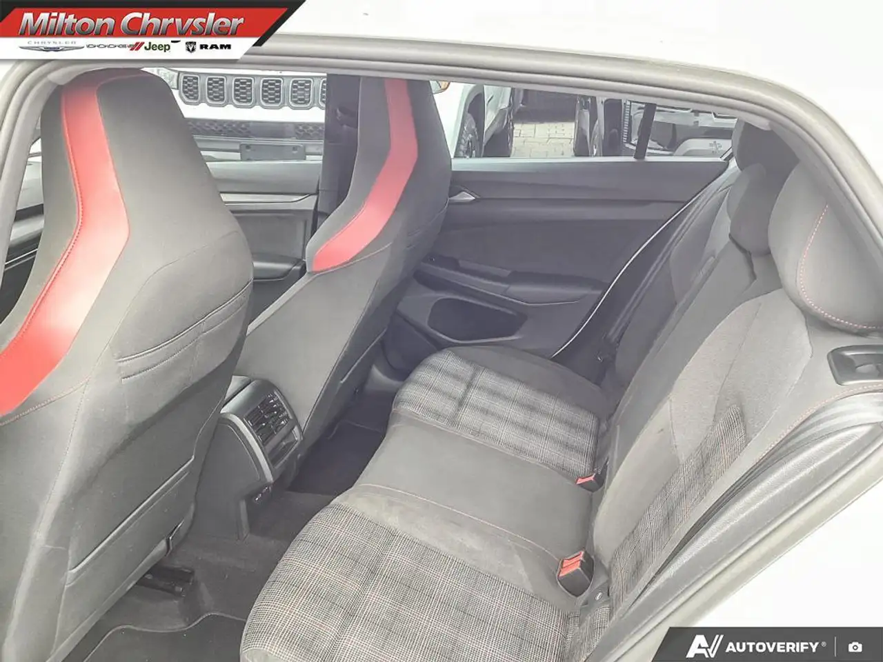 Volkswagen Golf GTI снимка Volkswagen Golf GTI