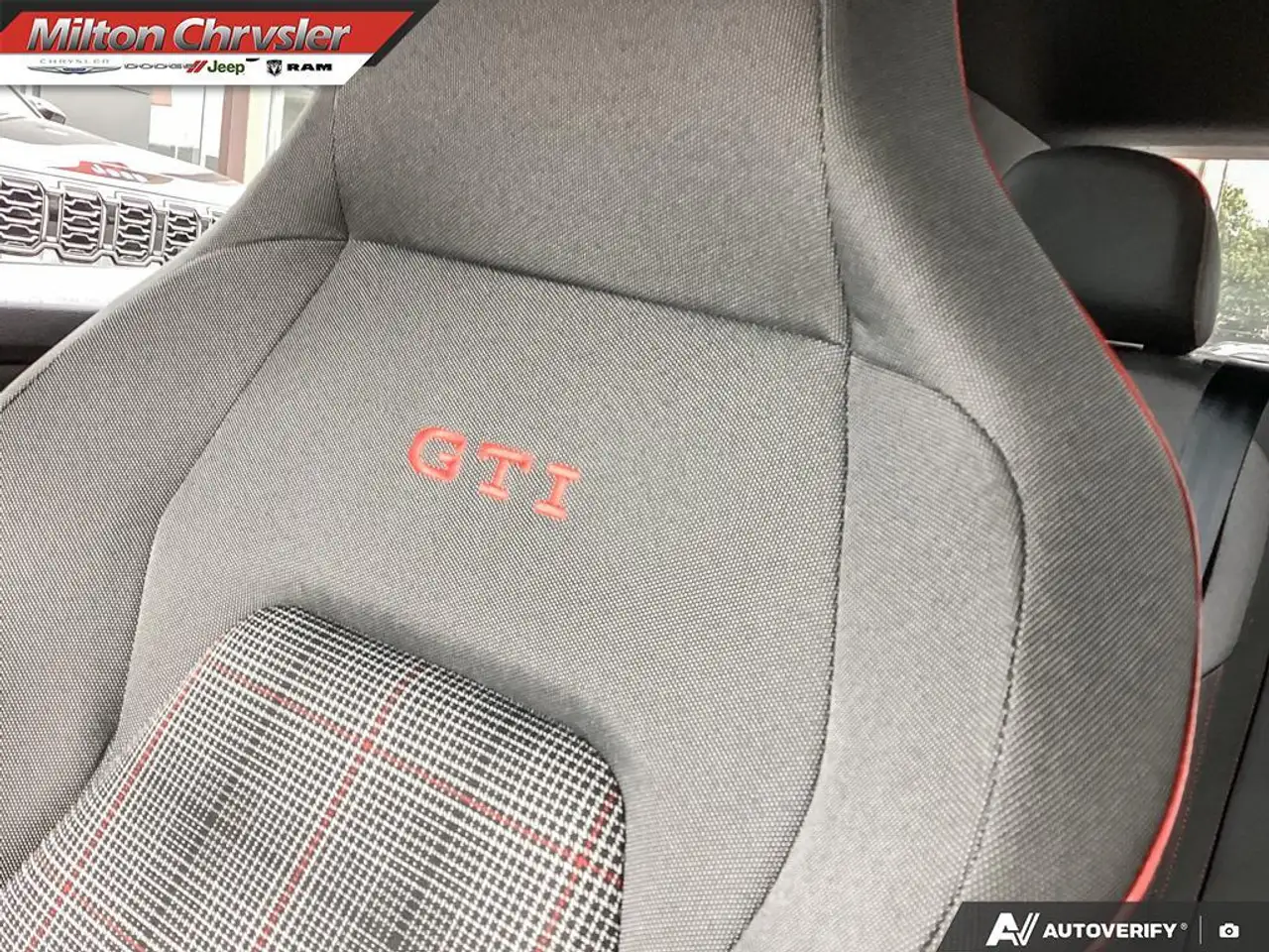 Volkswagen Golf GTI снимка Volkswagen Golf GTI