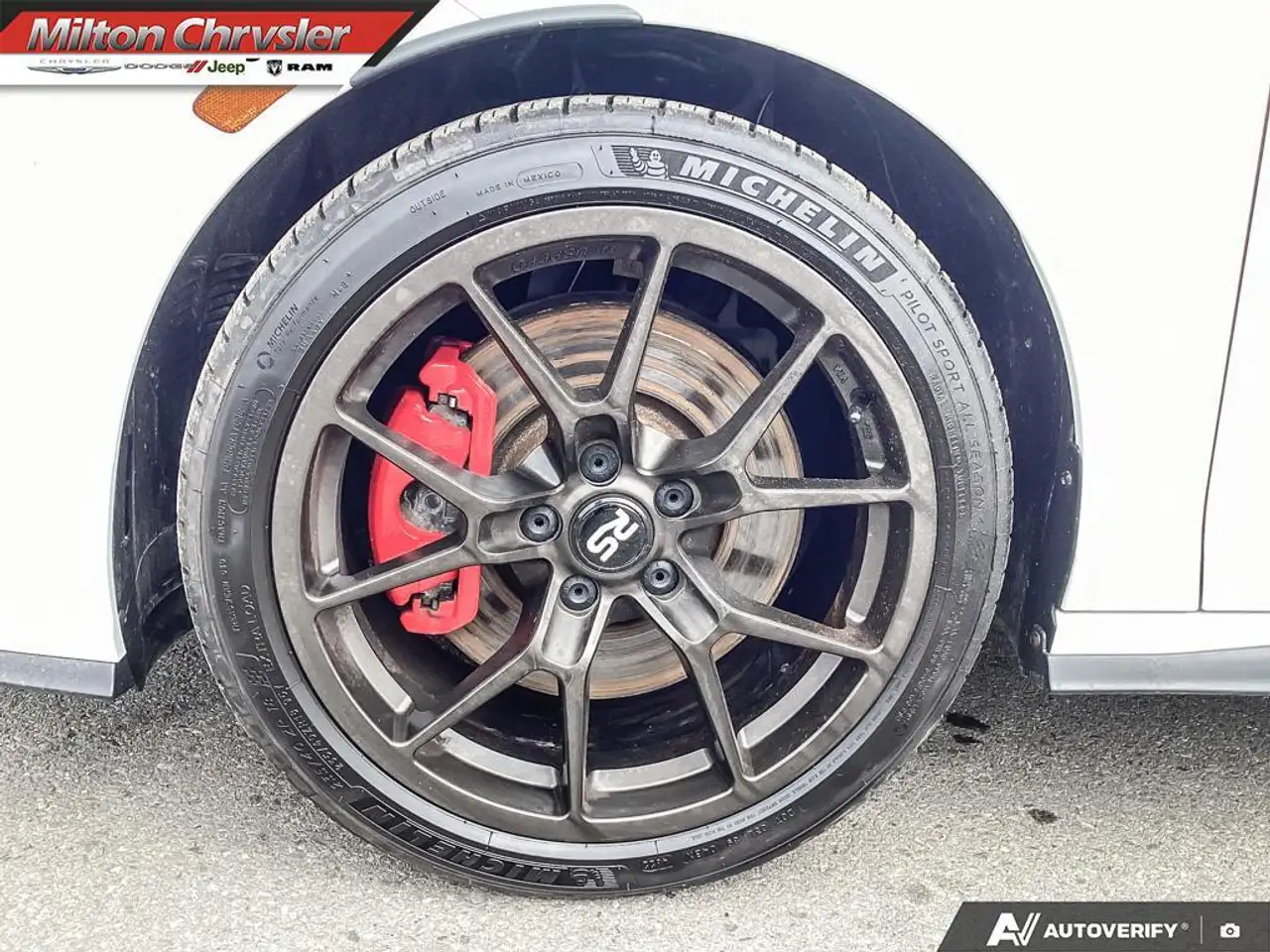 Volkswagen Golf GTI снимка Volkswagen Golf GTI