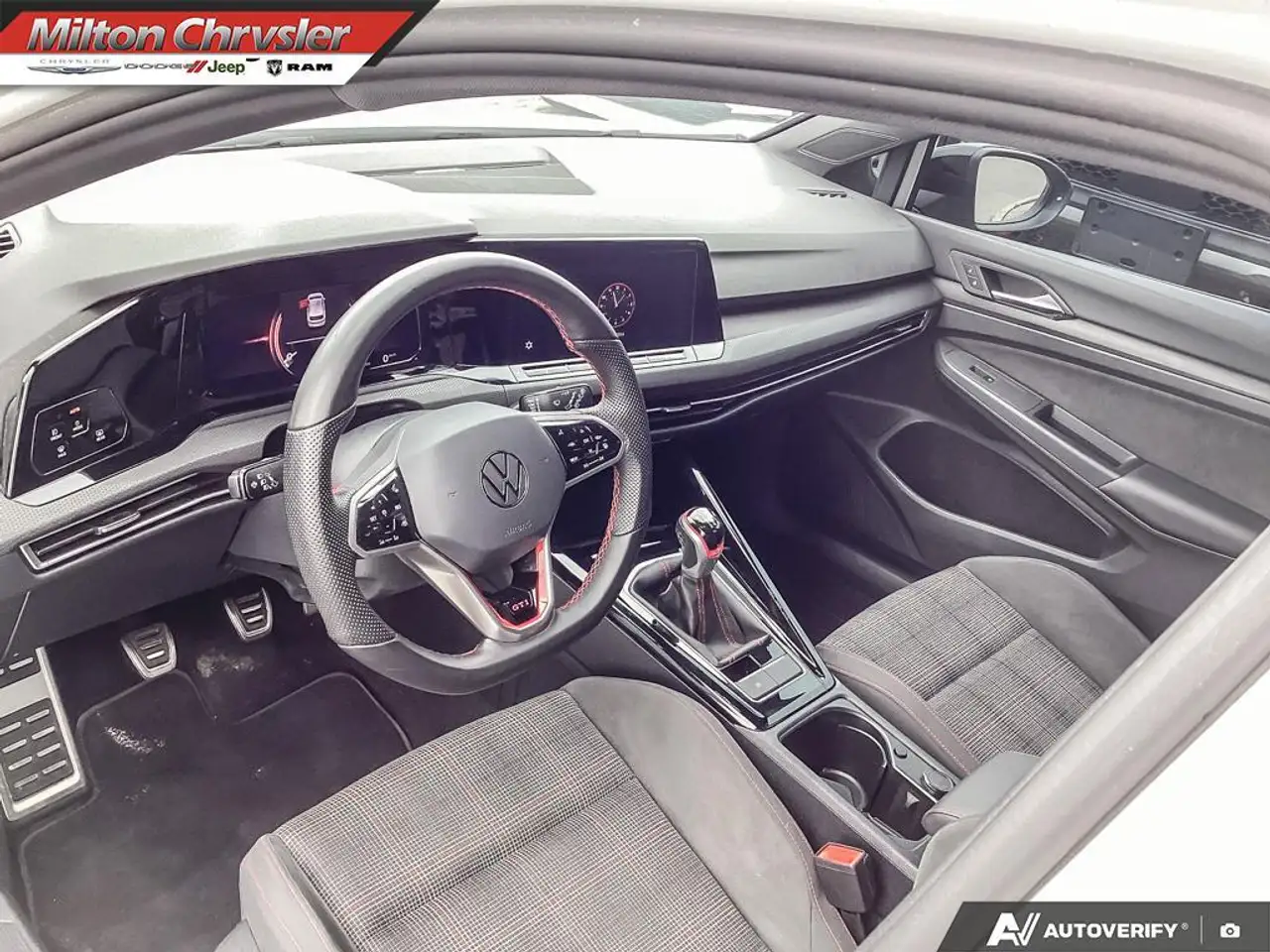 Volkswagen Golf GTI снимка Volkswagen Golf GTI