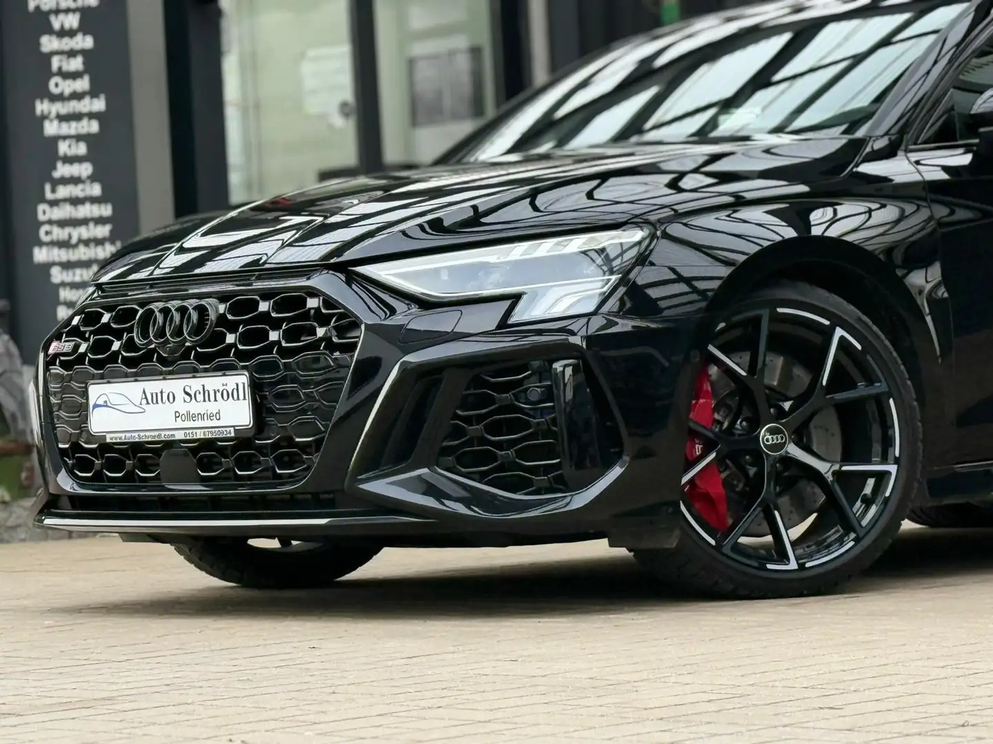 Audi RS3 Sportback 2.5 TFSI quattro, DCC, RS-Design+ Rot Schwarz - 2