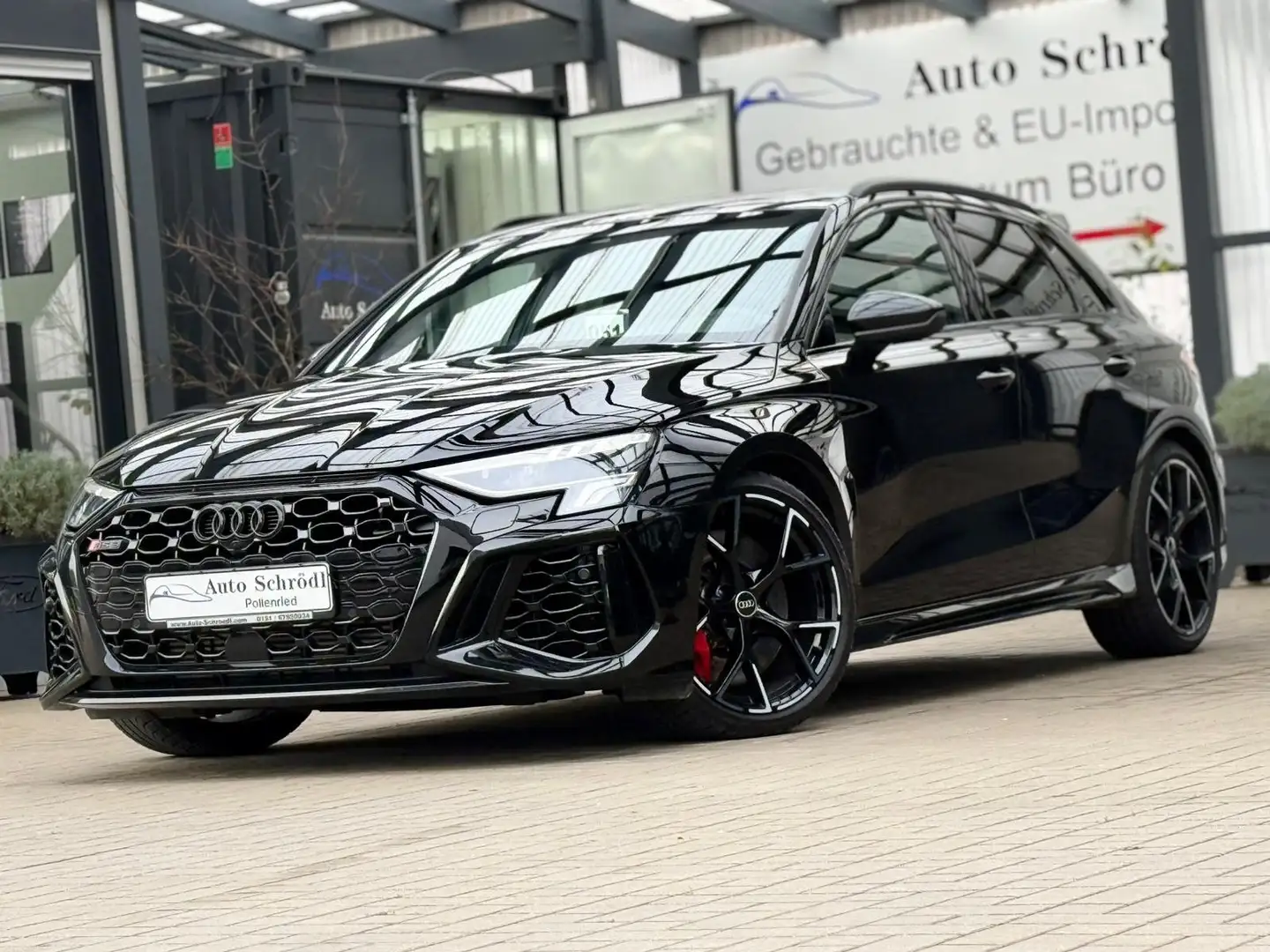 Audi RS3 Sportback 2.5 TFSI quattro, DCC, RS-Design+ Rot Schwarz - 1