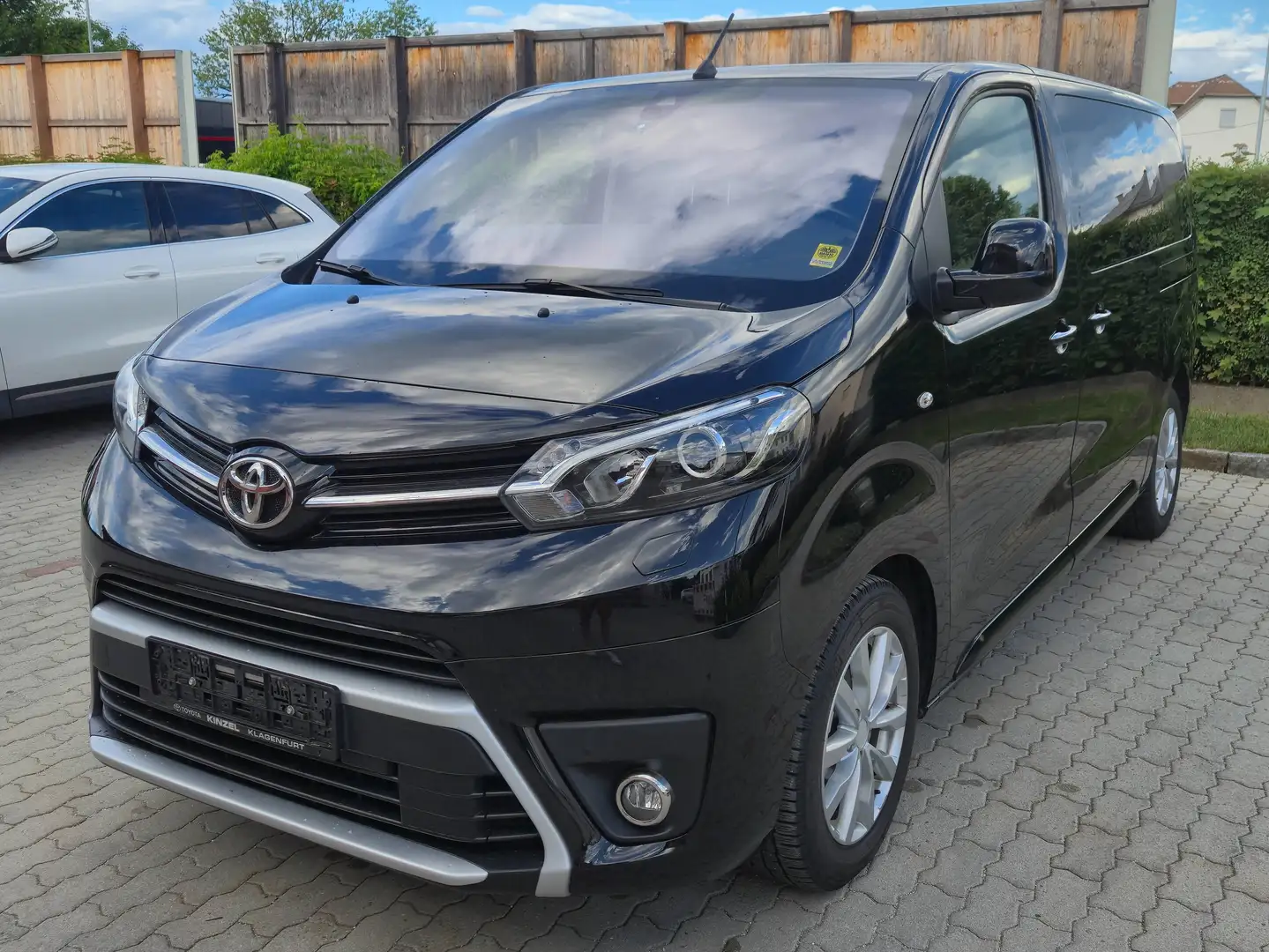 Toyota Proace Proace Verso 2,0 D-4D 150 Medium VIP VIP Schwarz - 2
