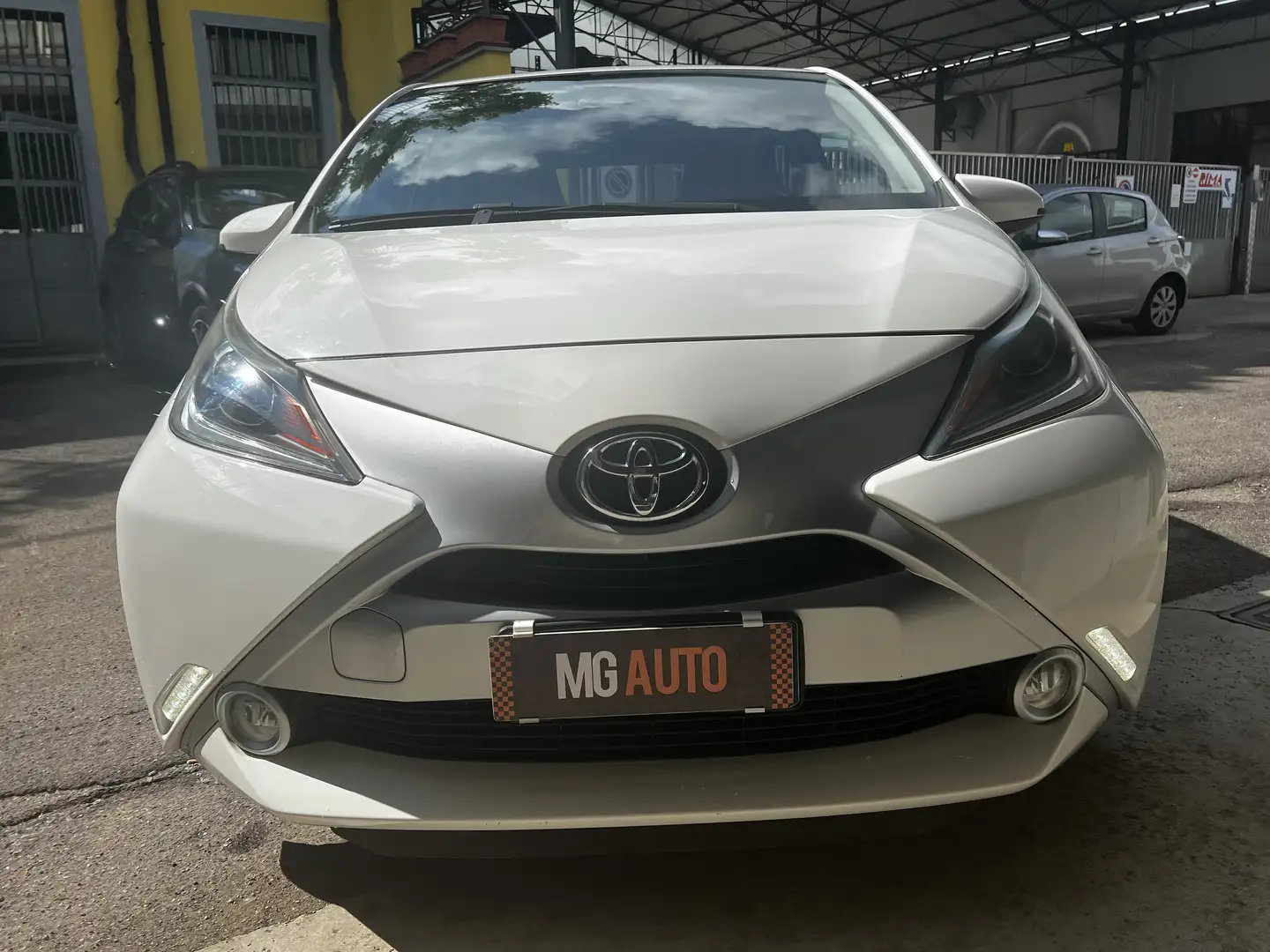 Toyota Aygo Aygo 5p 1.0 x-clusiv PELLE TOTALE SOLO 17000 KM Bianco - 2