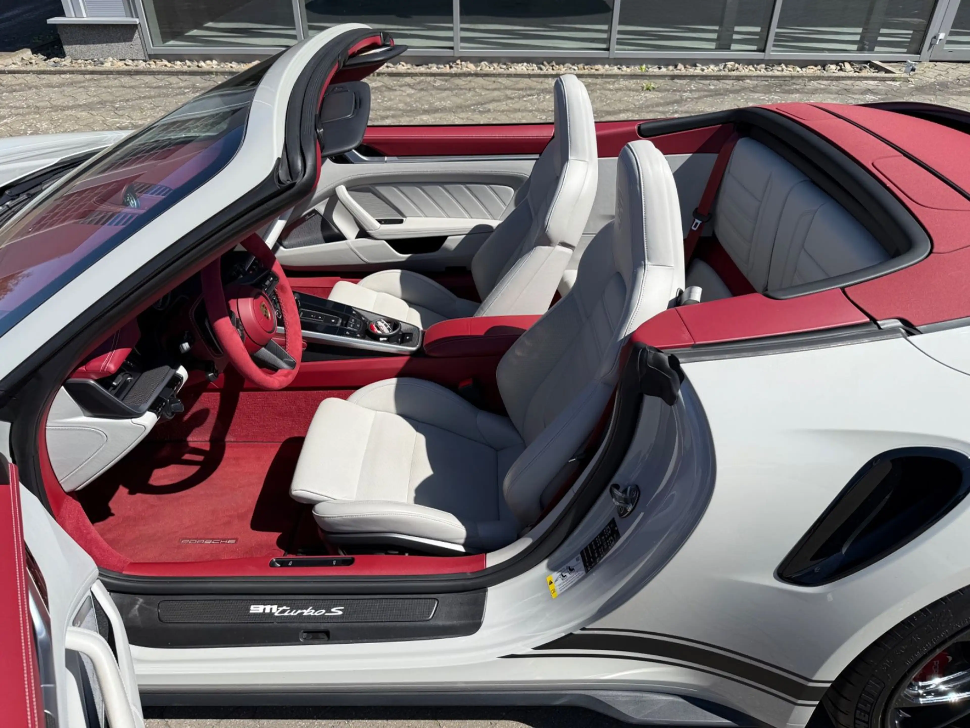 Porsche 992 911 992 TURBO S CABRIO EXCLUSIVE MANUFAKTUR — photo 6