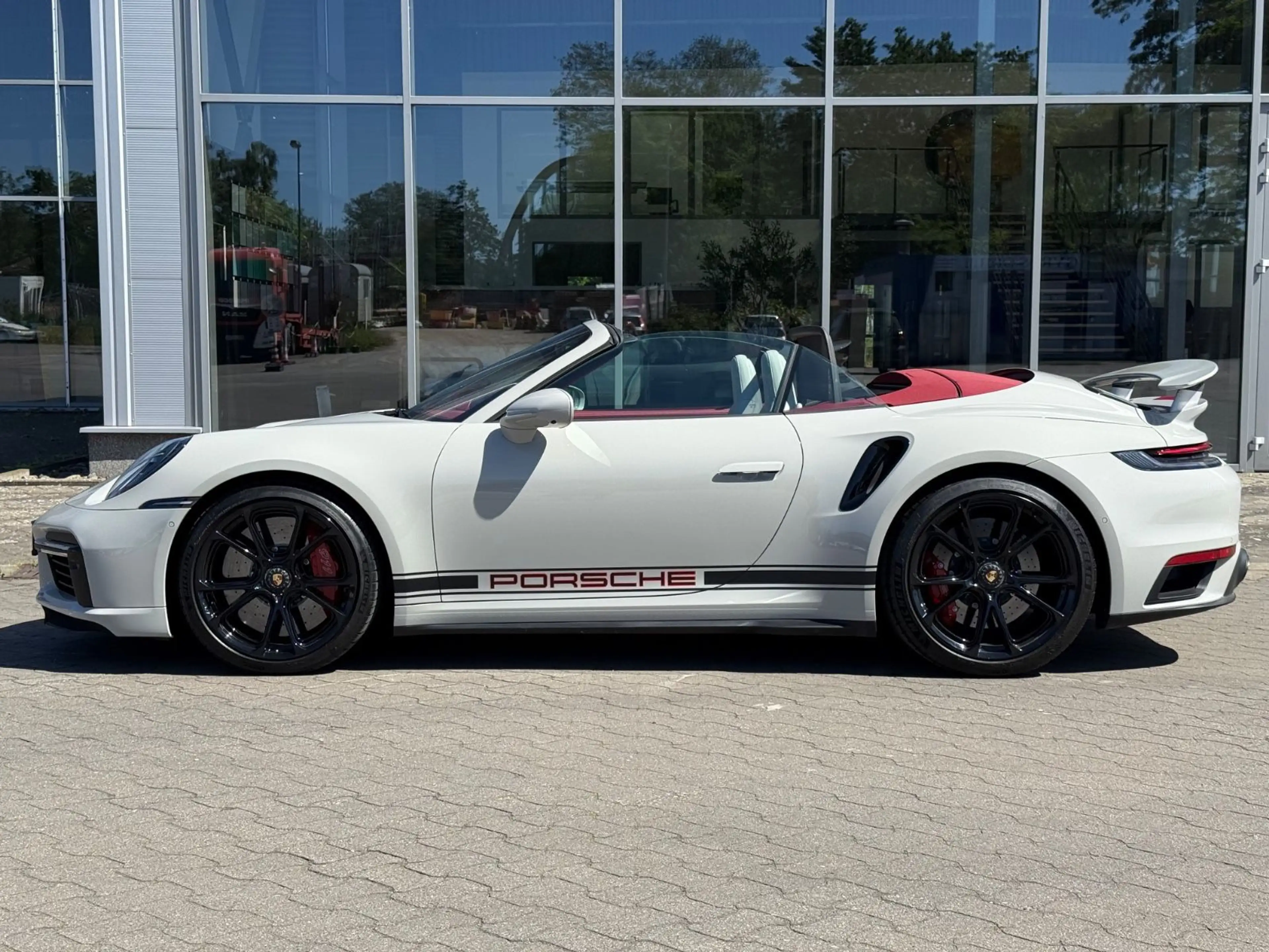 Porsche 992 911 992 TURBO S CABRIO EXCLUSIVE MANUFAKTUR — photo 5