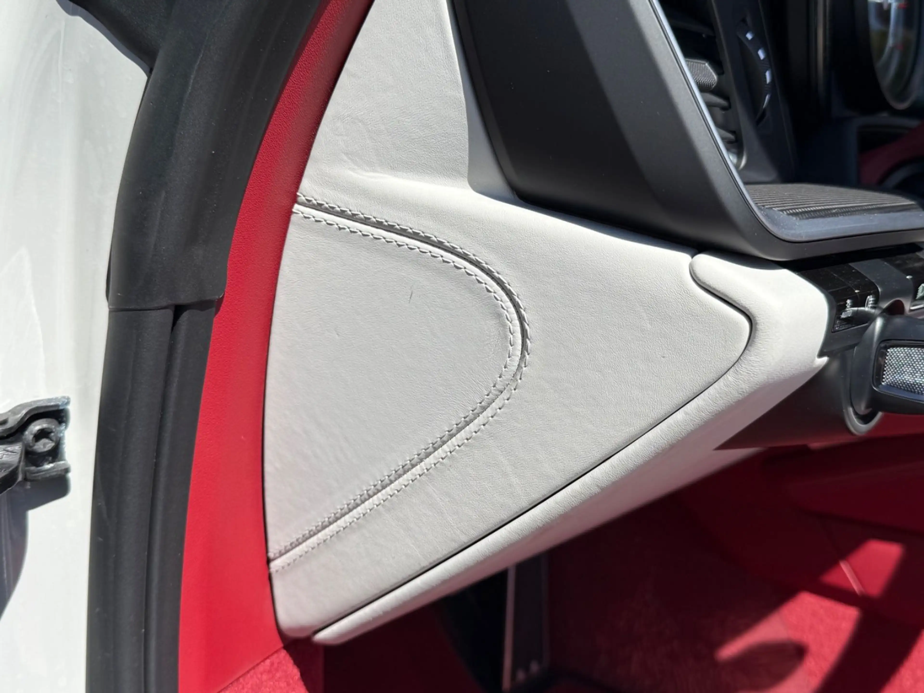 Porsche 992 911 992 TURBO S CABRIO EXCLUSIVE MANUFAKTUR — photo 4