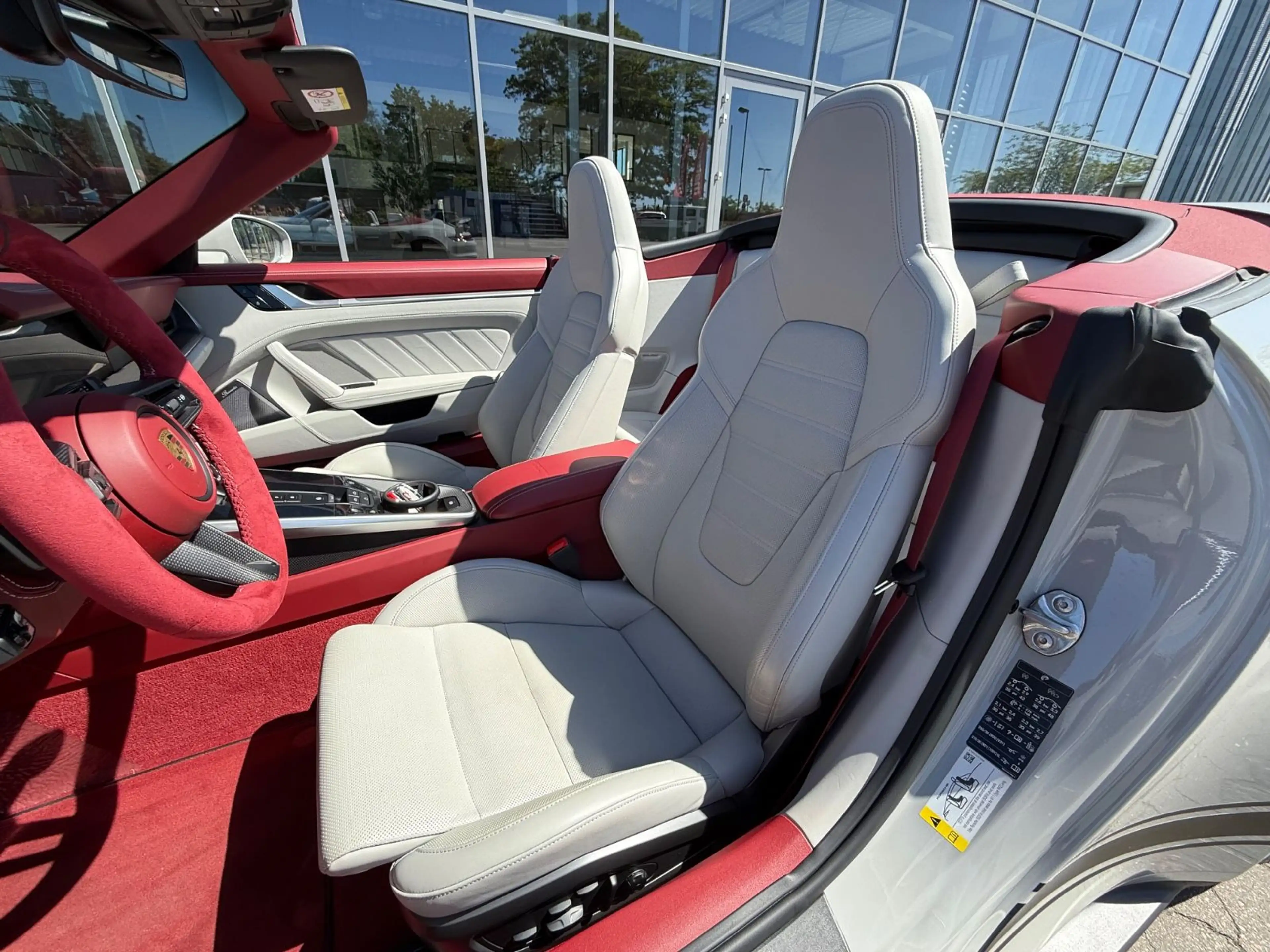 Porsche 992 911 992 TURBO S CABRIO EXCLUSIVE MANUFAKTUR — photo 2