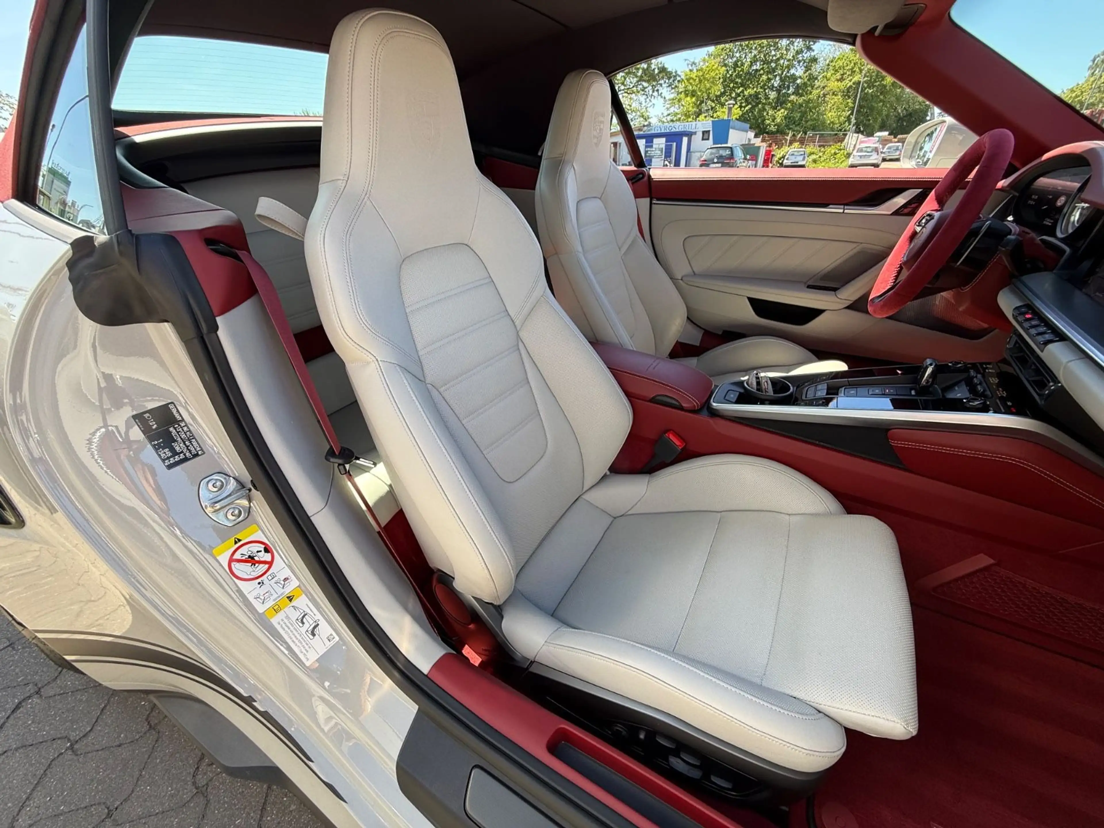 Porsche 992 911 992 TURBO S CABRIO EXCLUSIVE MANUFAKTUR — photo 10
