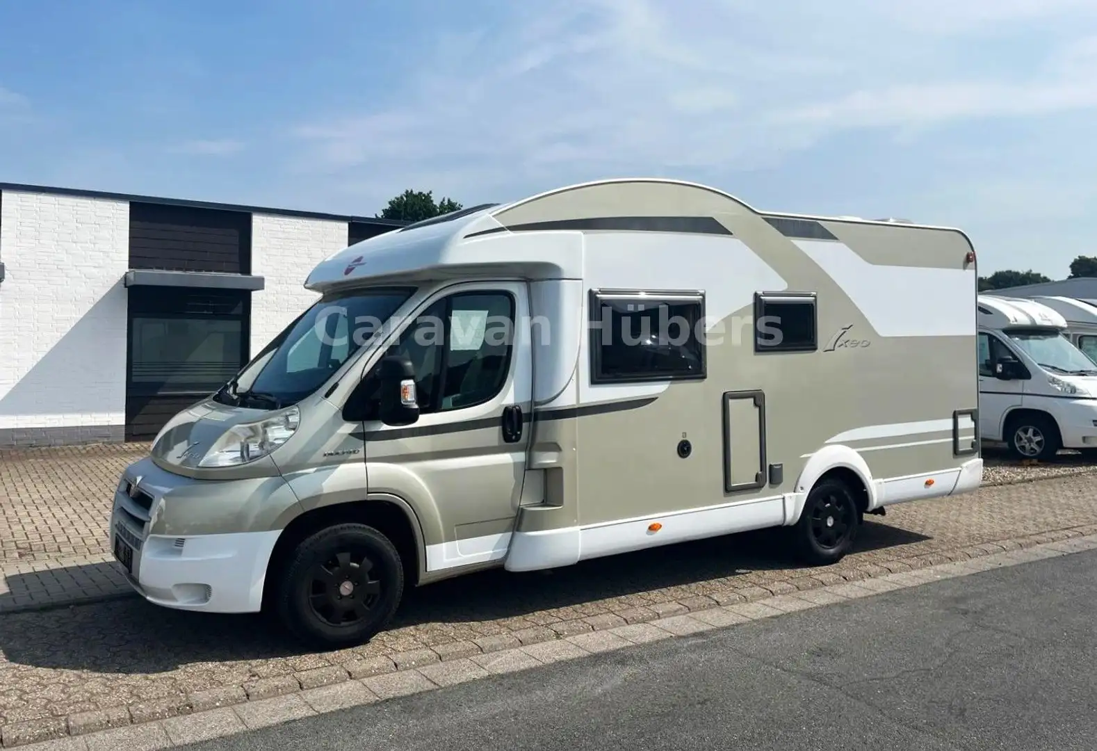 Bürstner Ixeo IT 664 - Hub/Festbett - Klima - auto.Sat/TV Weiß - 1