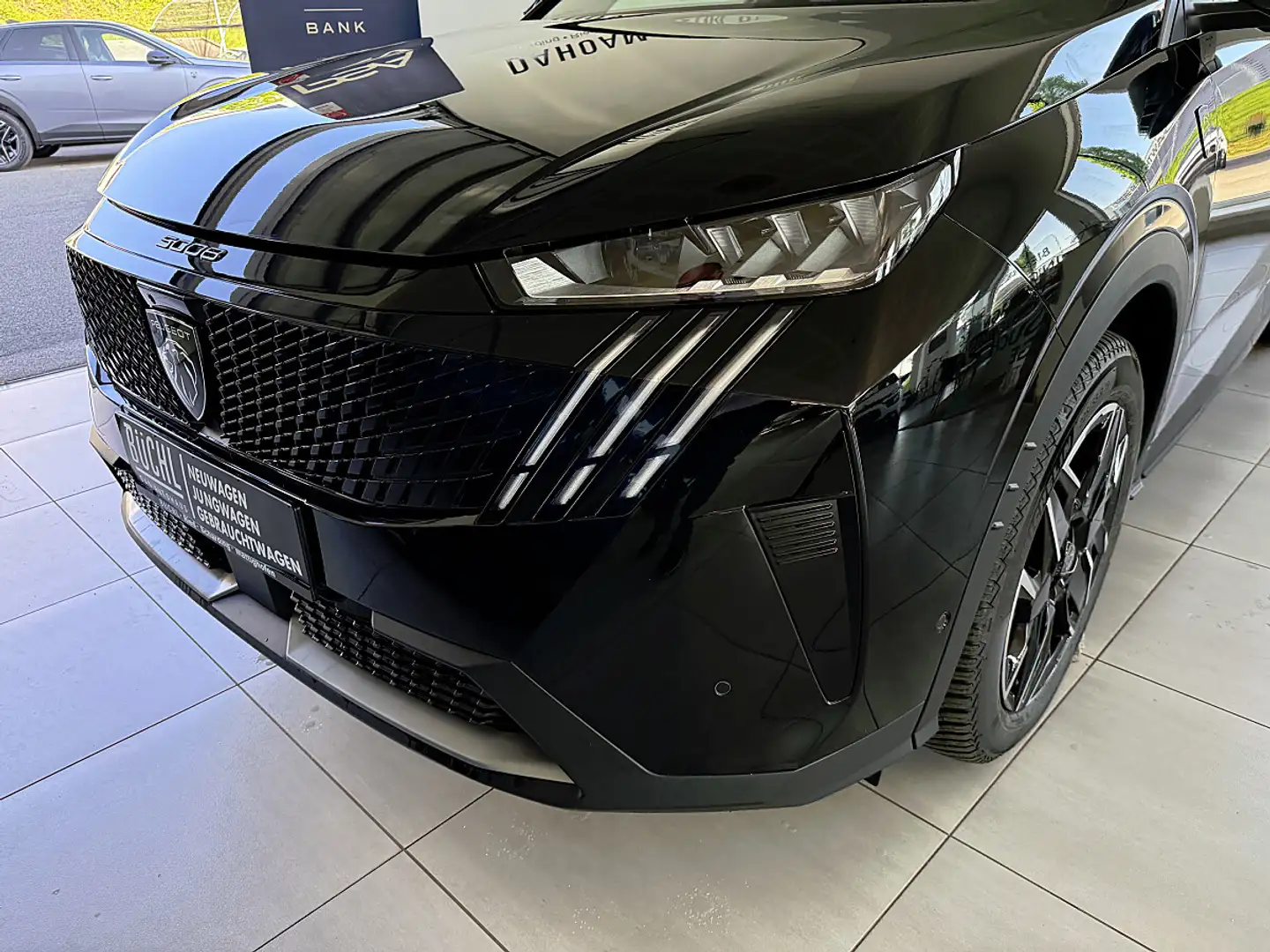 Peugeot 5008 GT mHEV 145 e-DCS6 Aut. Schwarz - 2