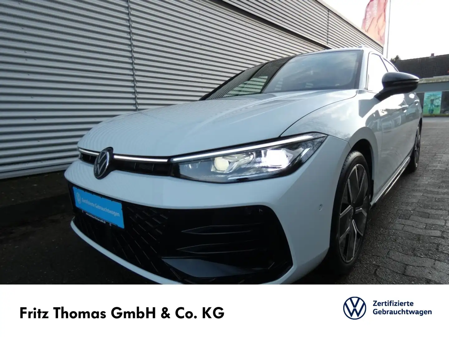 Volkswagen Passat Variant 2.0 TDI DSG 4Motion R-Line LED Navi AHK Klima Weiß - 2