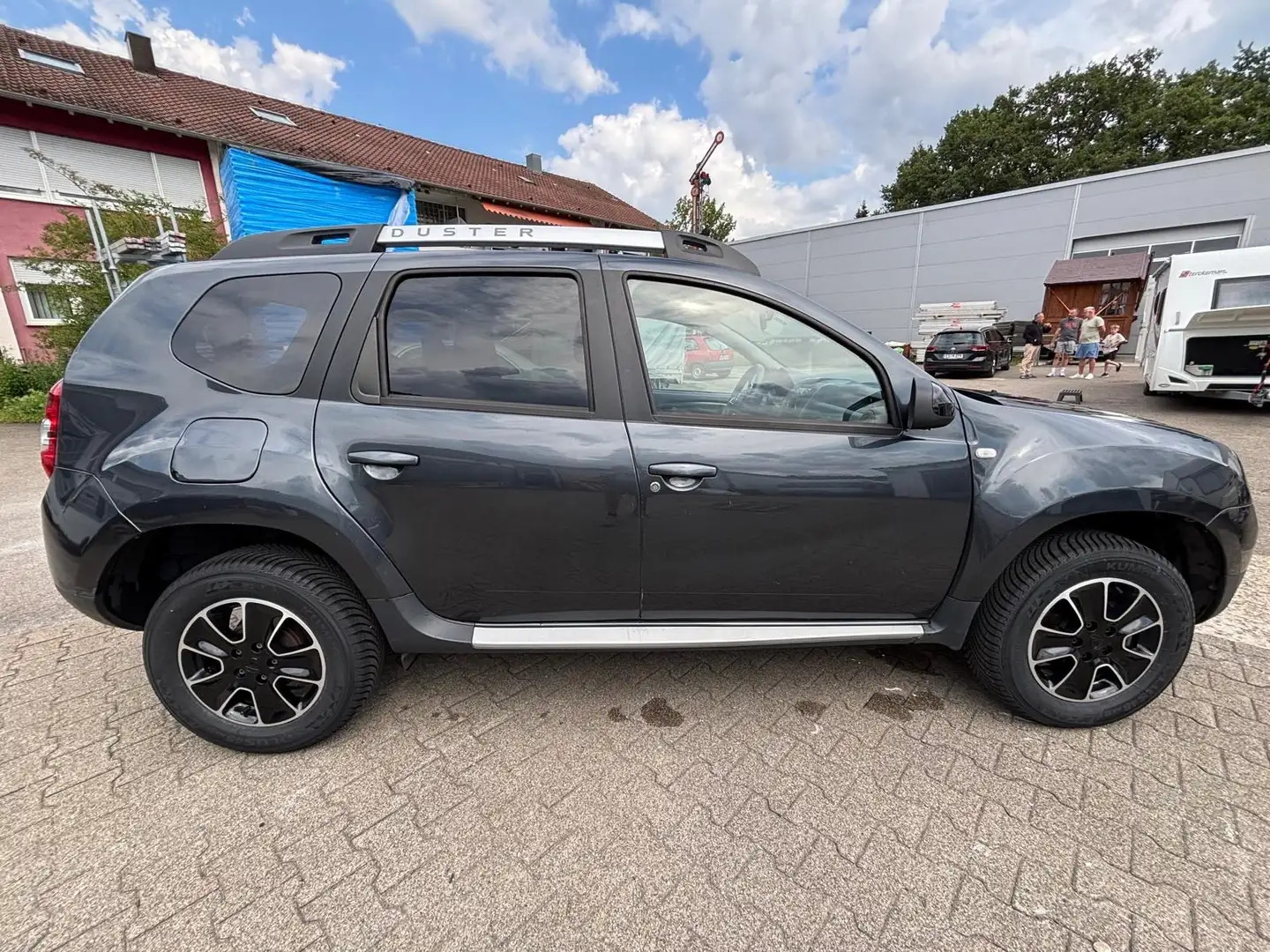 Dacia Duster Black Shadow 4x2 Gris - 2