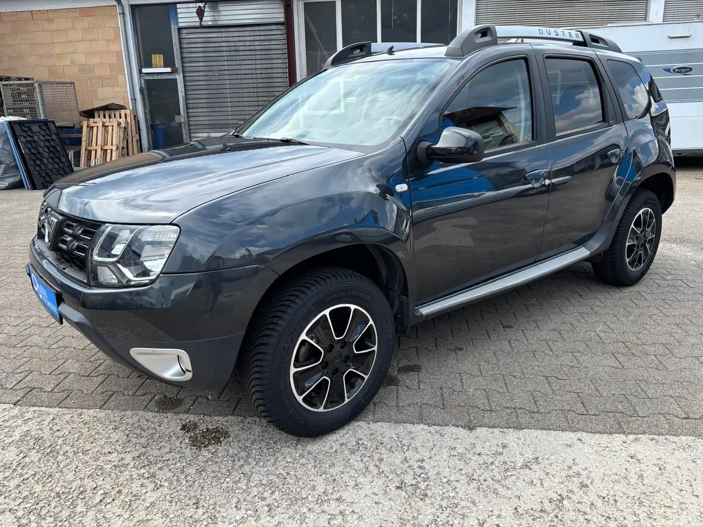 Dacia Duster Black Shadow 4x2 Gris - 1