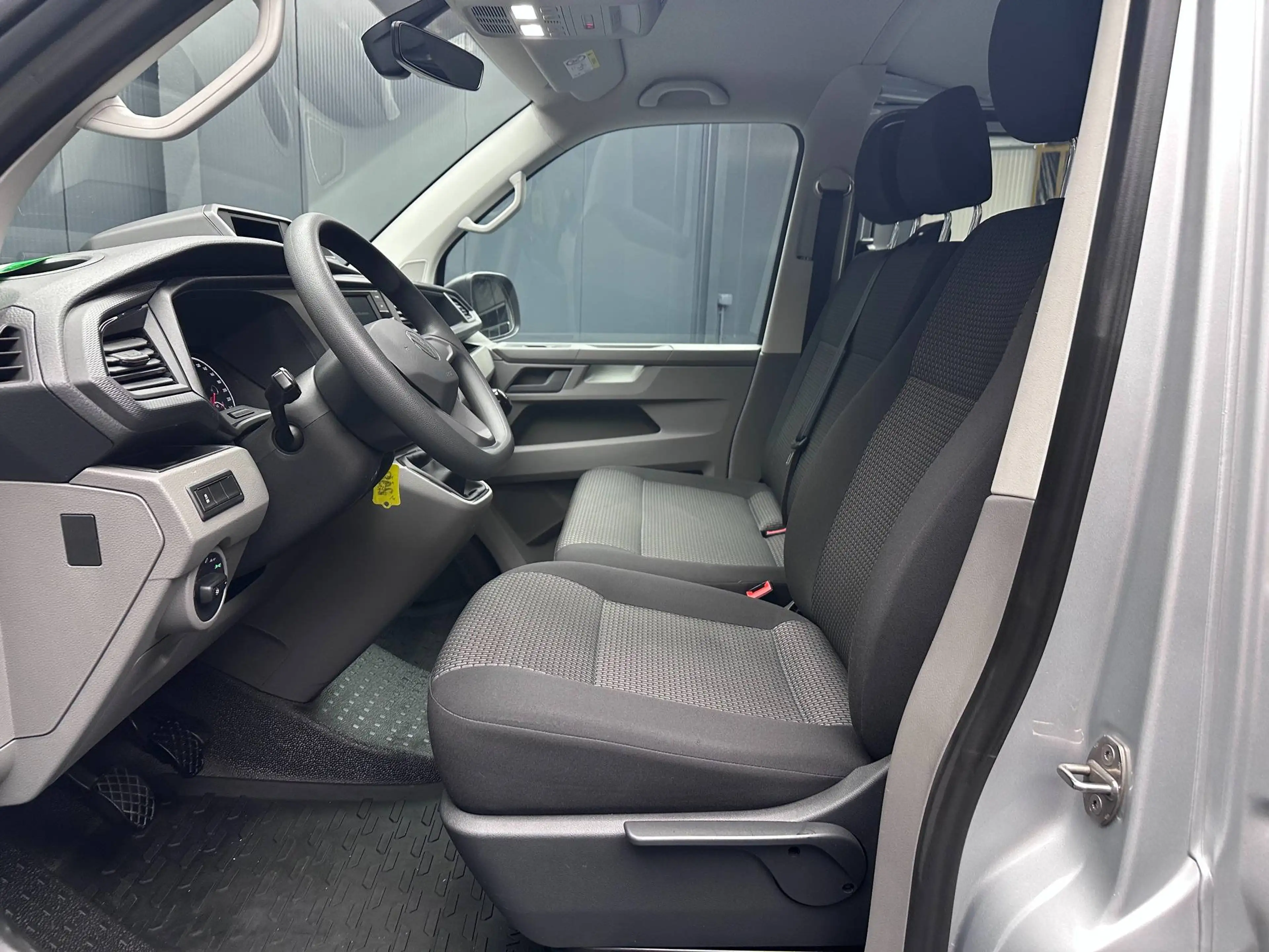Volkswagen T6.1 Transporter Kombi FWD ** nur 13.000 km **Winter-Paket Plus**ALU** — photo 12