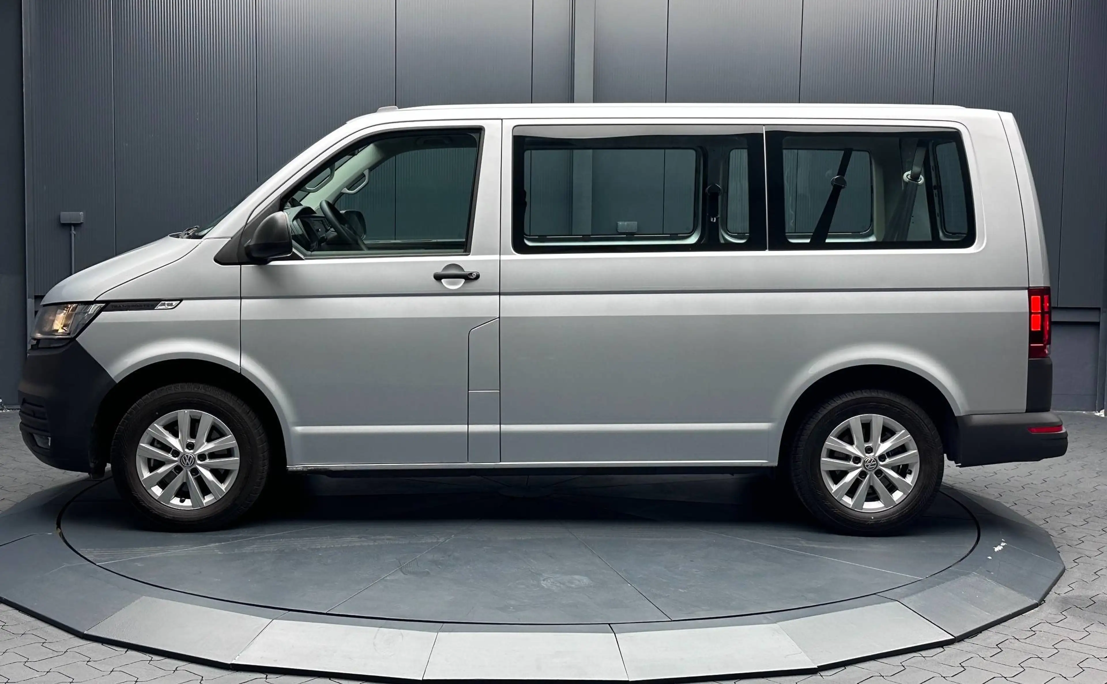 Volkswagen T6.1 Transporter Kombi FWD ** nur 13.000 km **Winter-Paket Plus**ALU** — photo 2