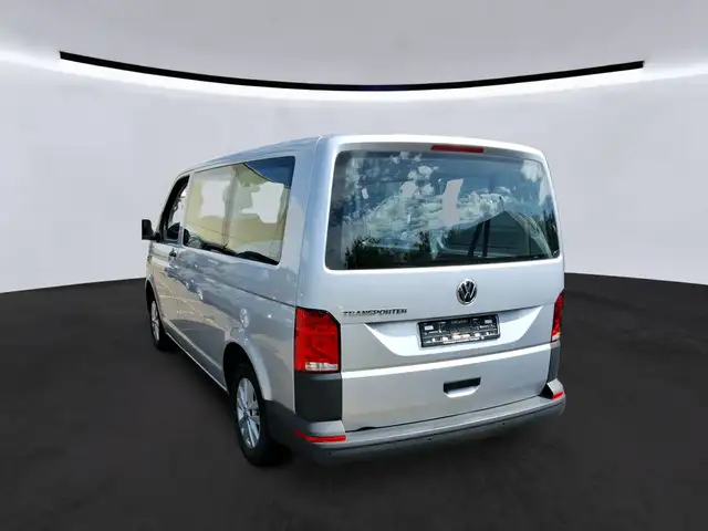 Volkswagen Transporter view 3