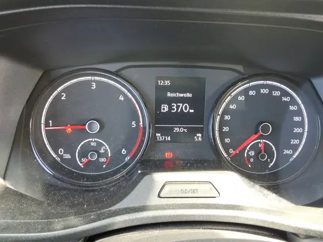 Volkswagen Transporter view 8