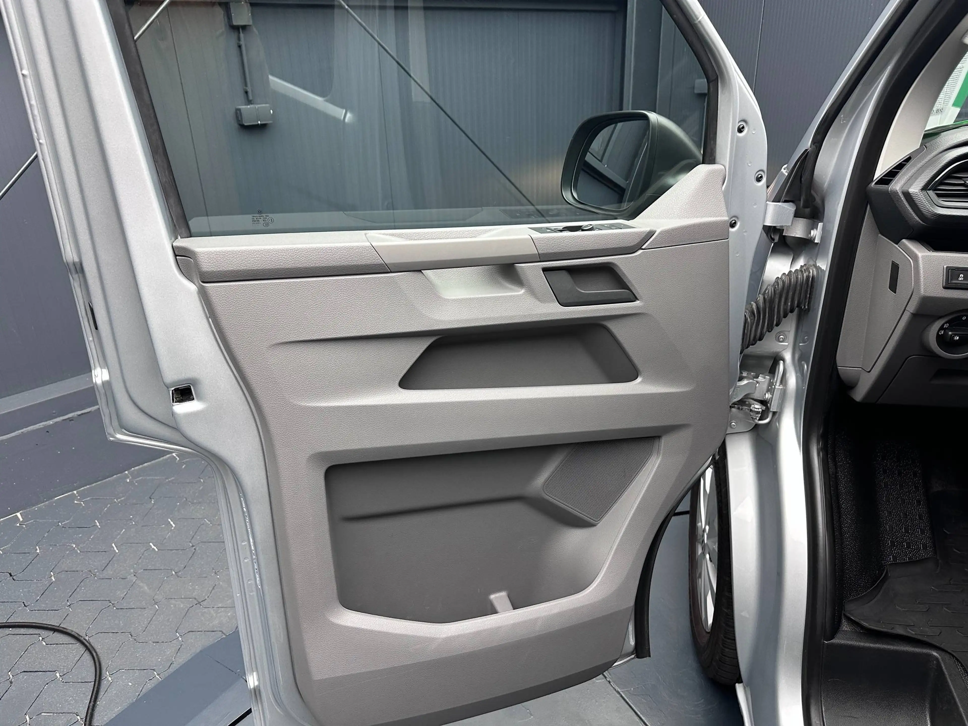 Volkswagen T6.1 Transporter Kombi FWD ** nur 13.000 km **Winter-Paket Plus**ALU** — photo 11