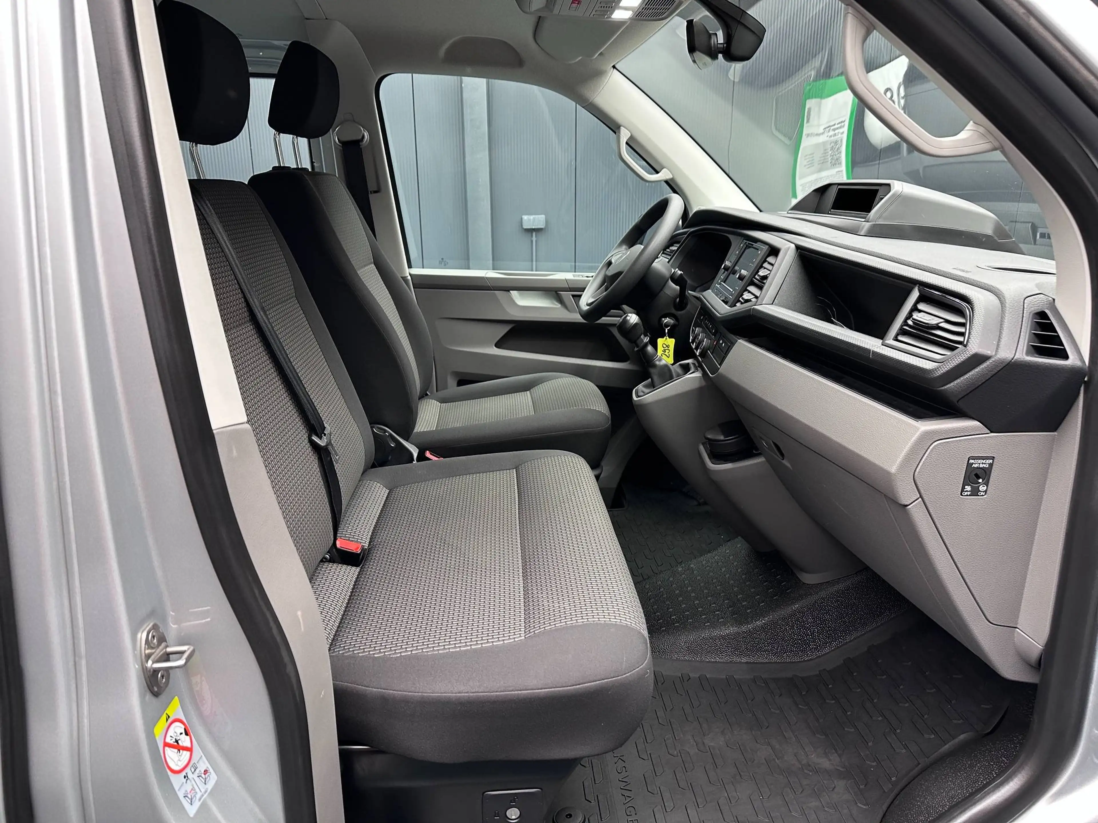 Volkswagen T6.1 Transporter Kombi FWD ** nur 13.000 km **Winter-Paket Plus**ALU** — photo 9