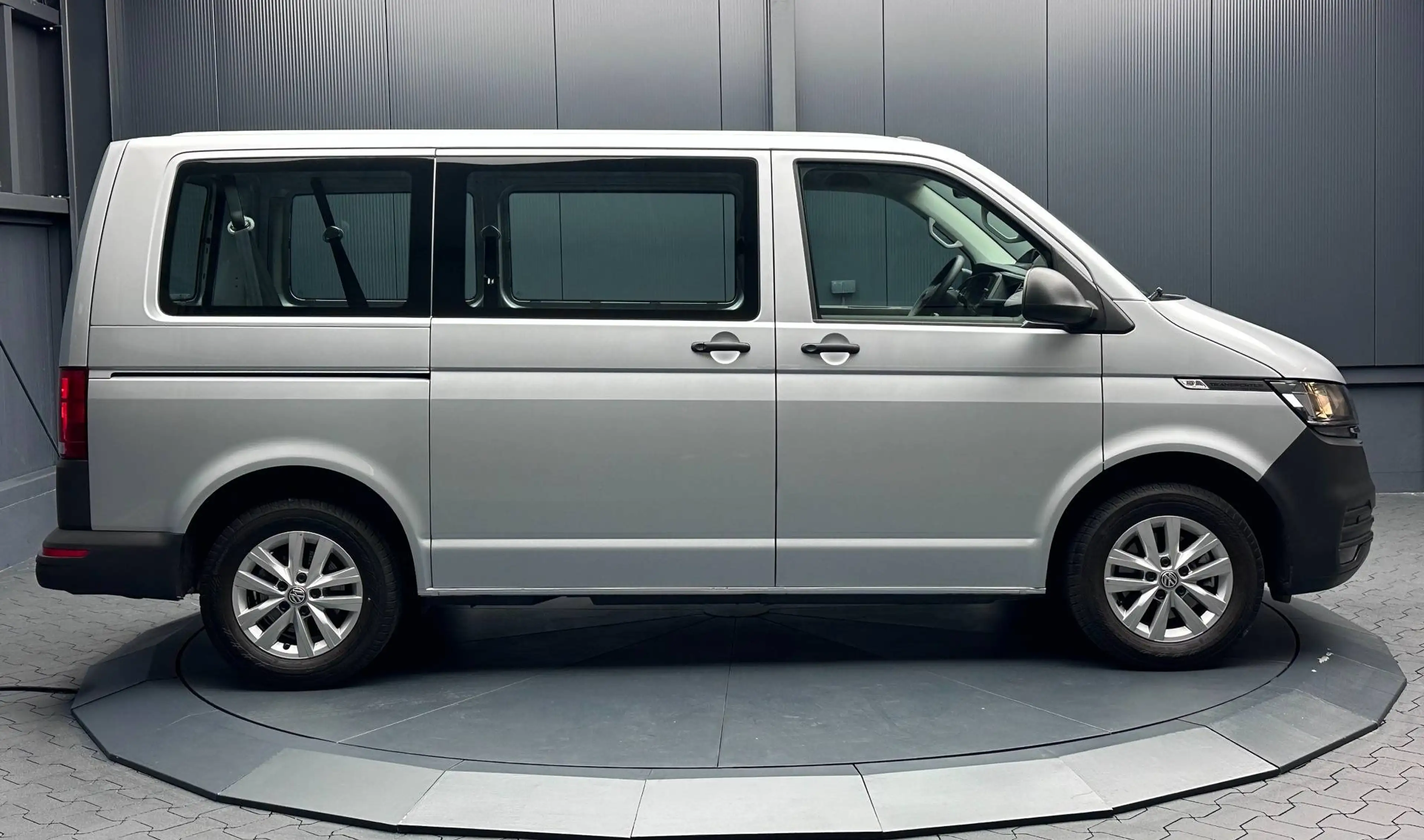 Volkswagen T6.1 Transporter Kombi FWD ** nur 13.000 km **Winter-Paket Plus**ALU** — photo 5