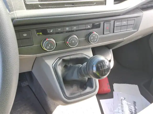 Volkswagen Transporter view 11