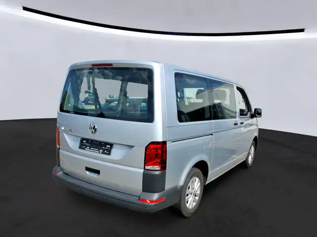 Volkswagen Transporter view 4