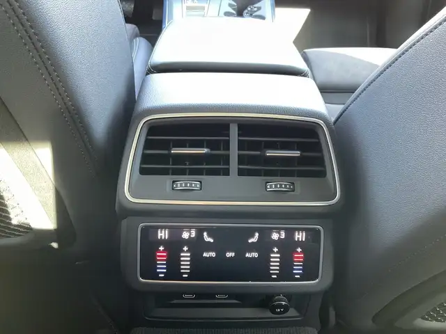 Audi A6 view 12