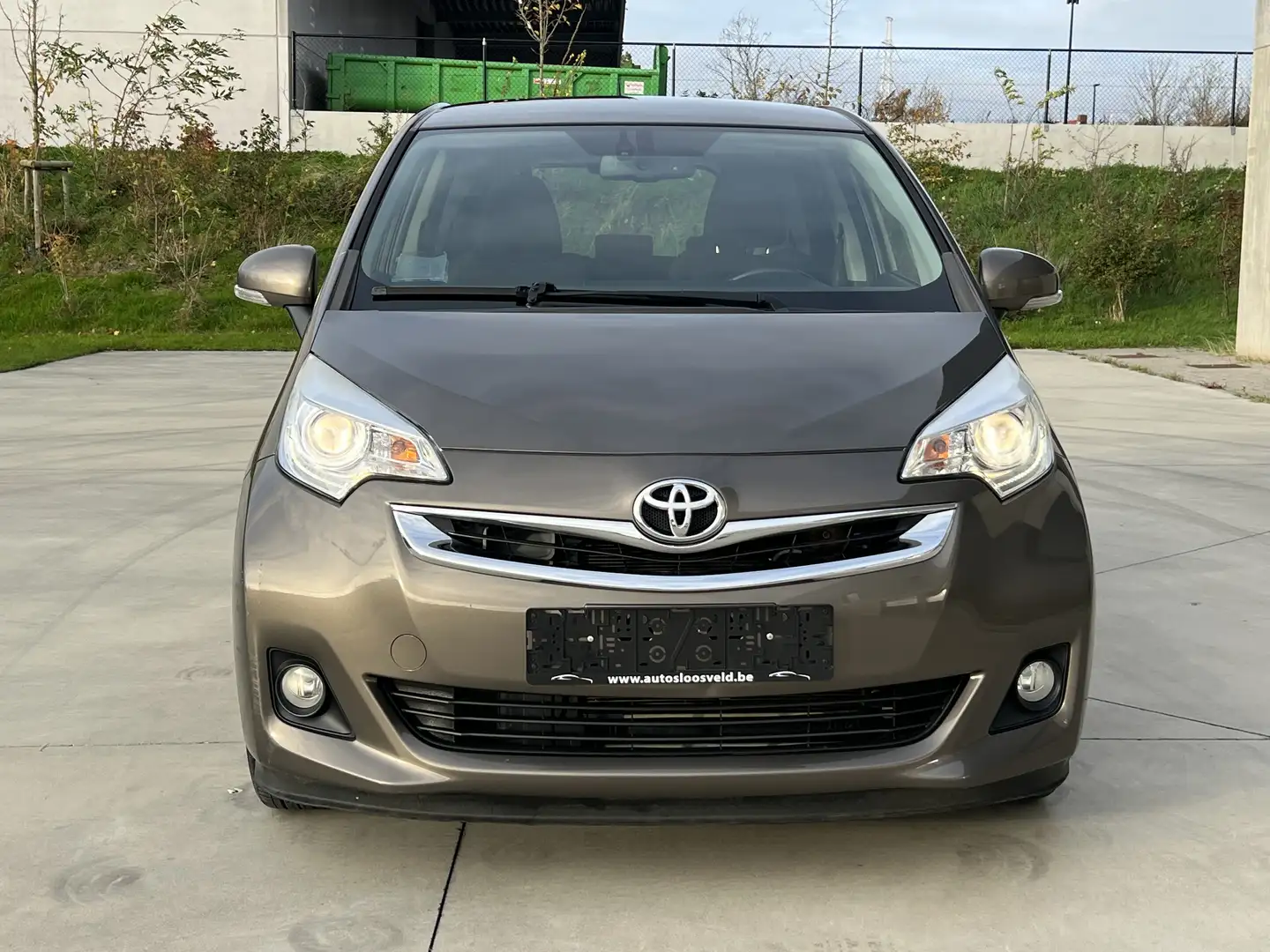 Toyota Verso-S 1.33i Euro 5b/ AIRCO/ NAVI/ CAMERA/ KEYLESS/CRUISE Brons - 2