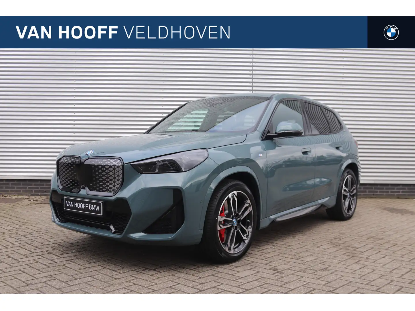 BMW iX1 eDrive20 High Executive M Sport / Panoramadak / Tr Groen - 1
