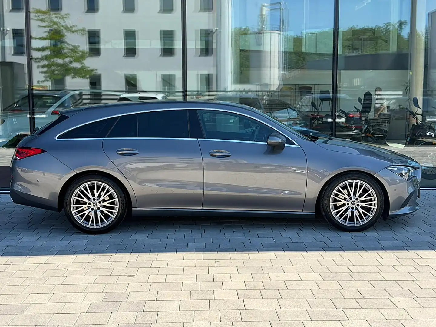 Mercedes-Benz CLA 220 d Shooting Brake *NAVI* KAMERA* SPURHALTE* Grau - 2