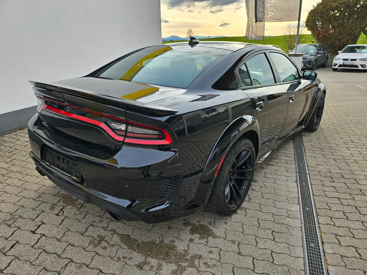 Dodge Charger 2023 — фото 13