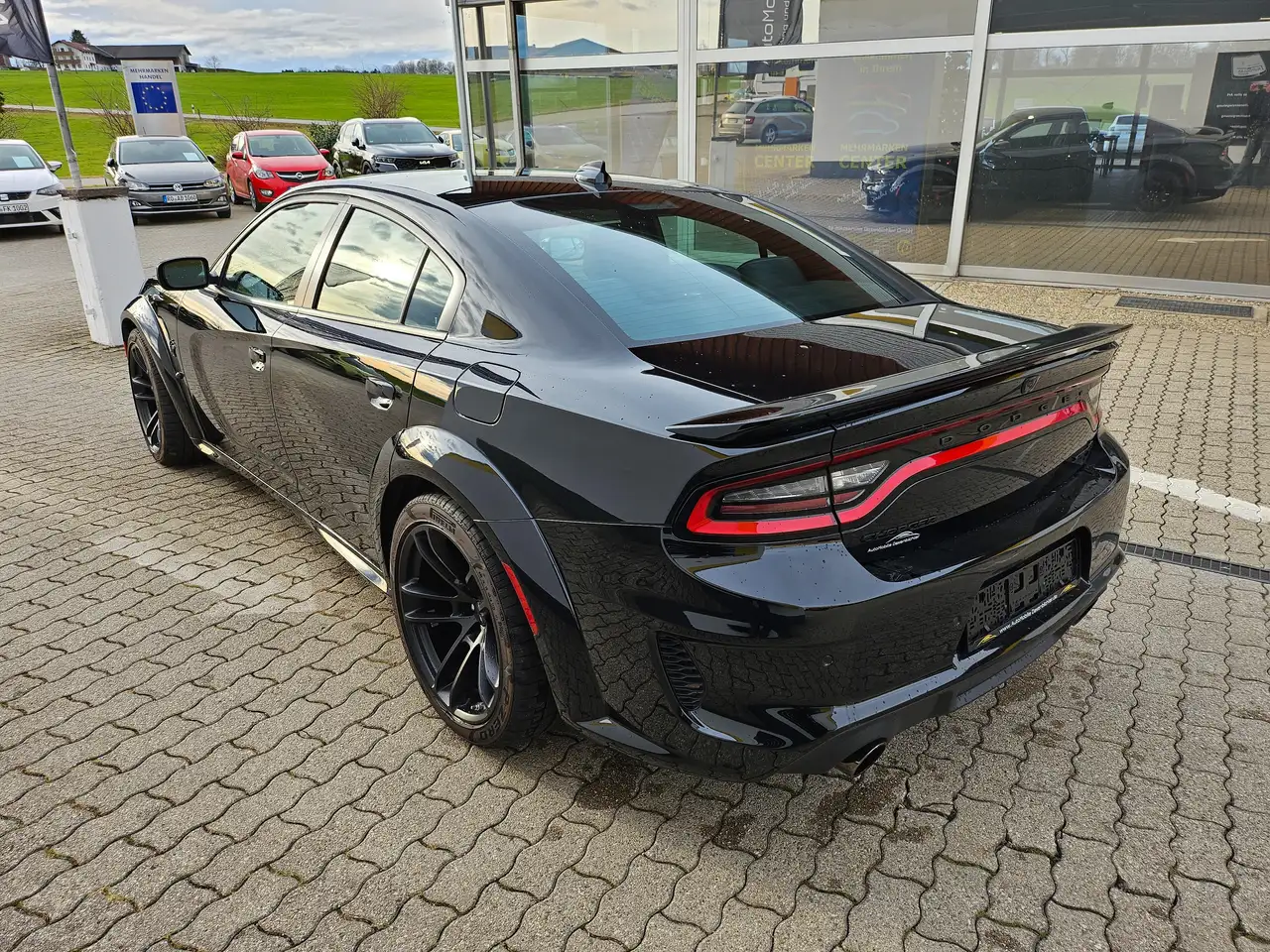 Dodge Charger 2023 — фото 11