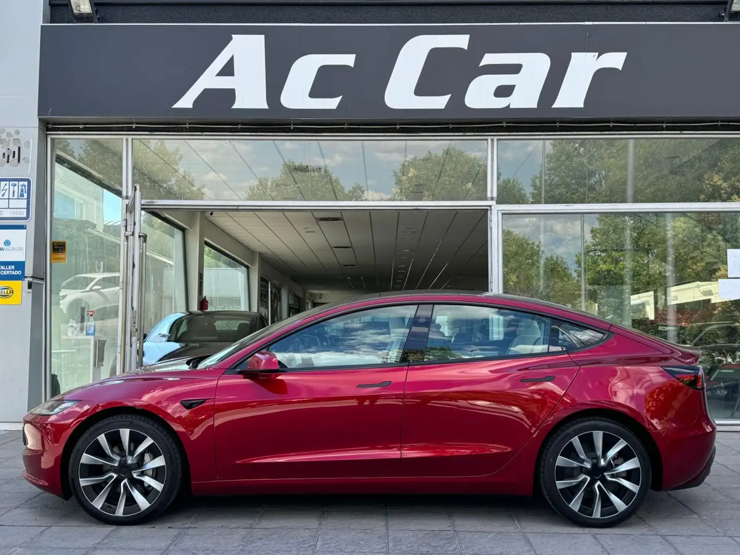 Tesla Model 3 Gran Autonomía AWD Rojo - 1