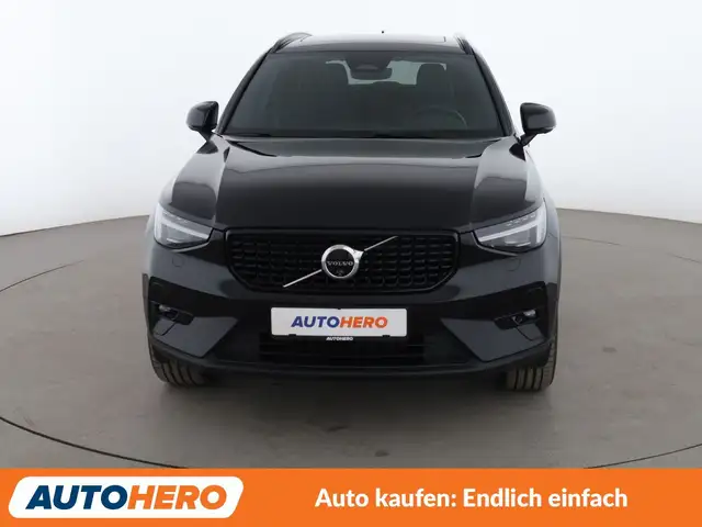 Volvo XC40 view 8