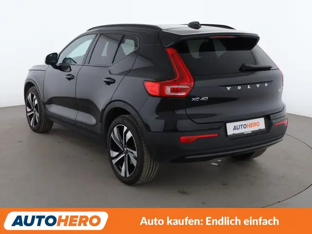 Volvo XC40 view 3