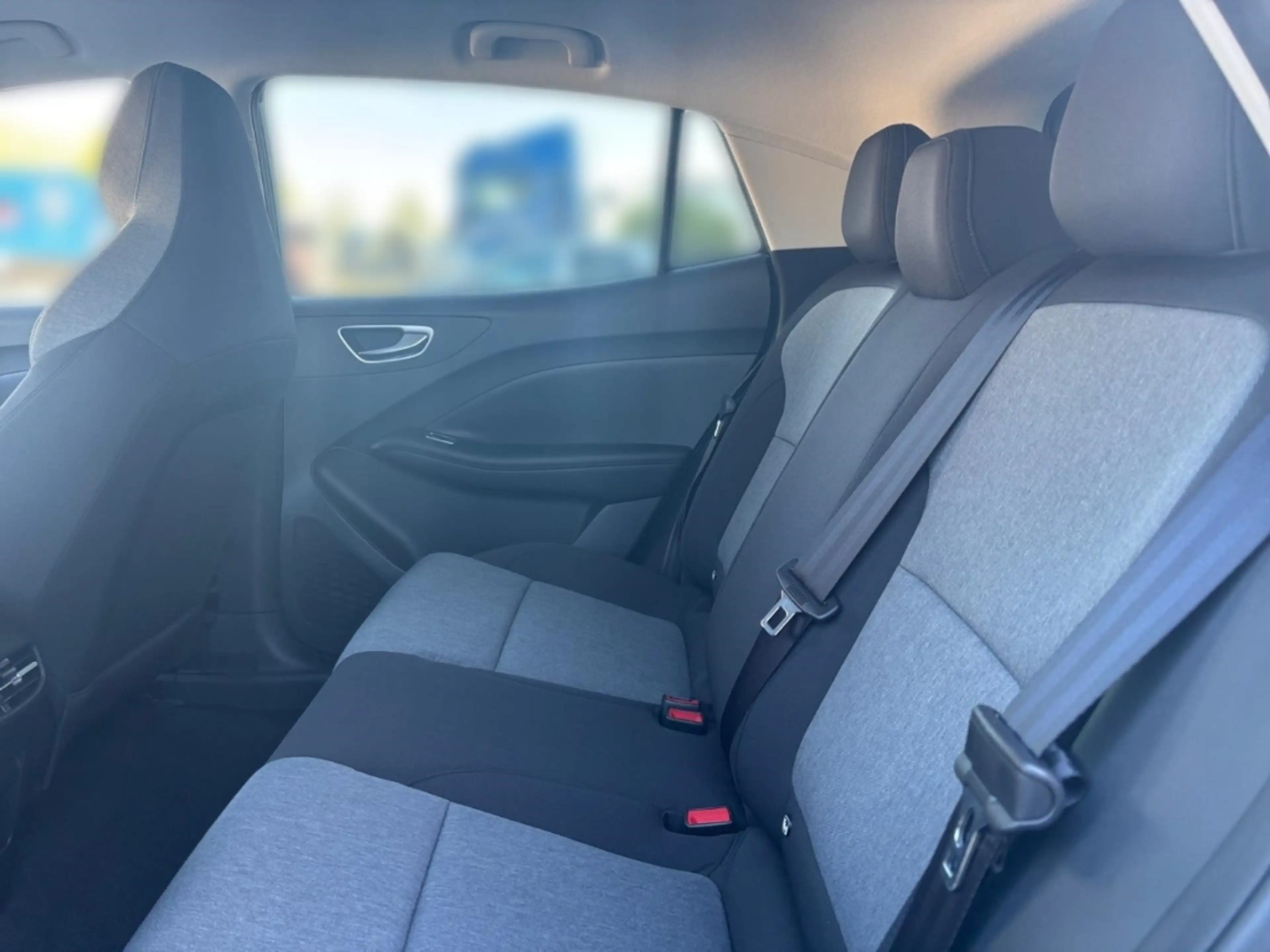 MG MG4 54kWh Premium 360°Navi Tempomat PDC Klimaauto Live — photo 13