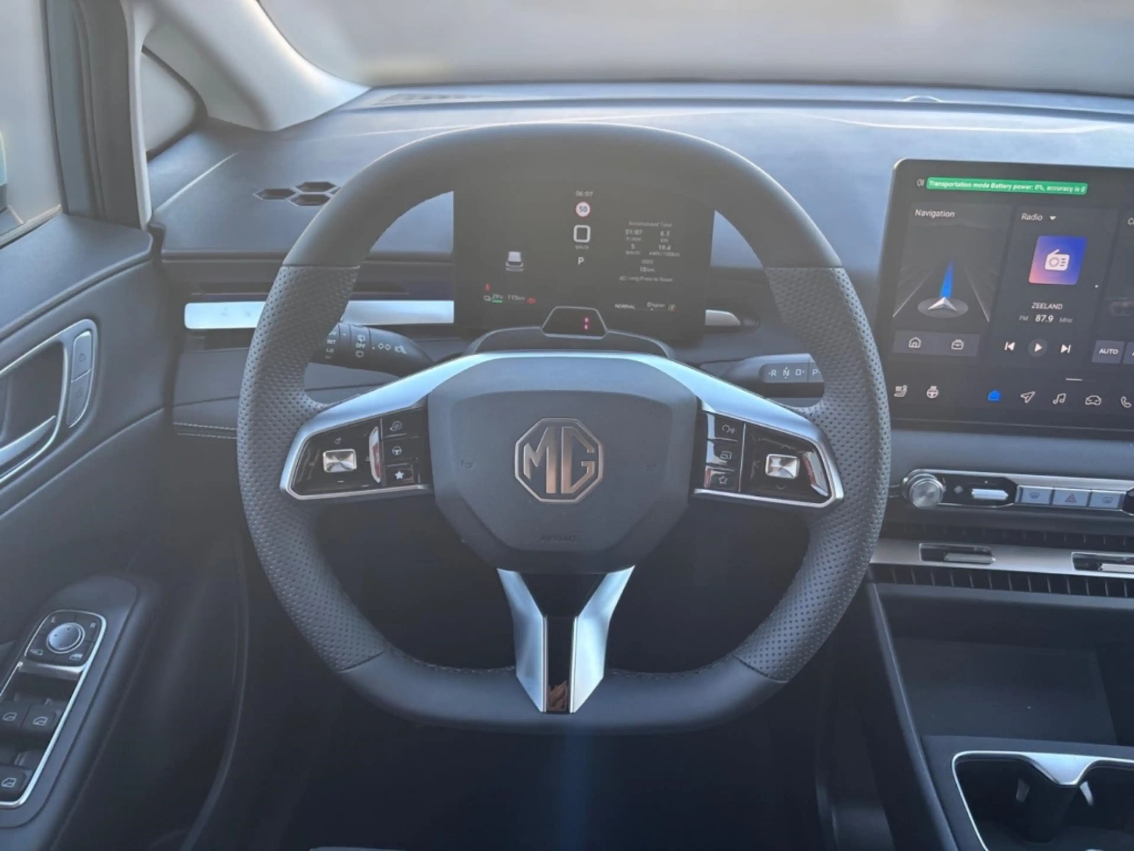MG MG4 54kWh Premium 360°Navi Tempomat PDC Klimaauto Live — photo 10