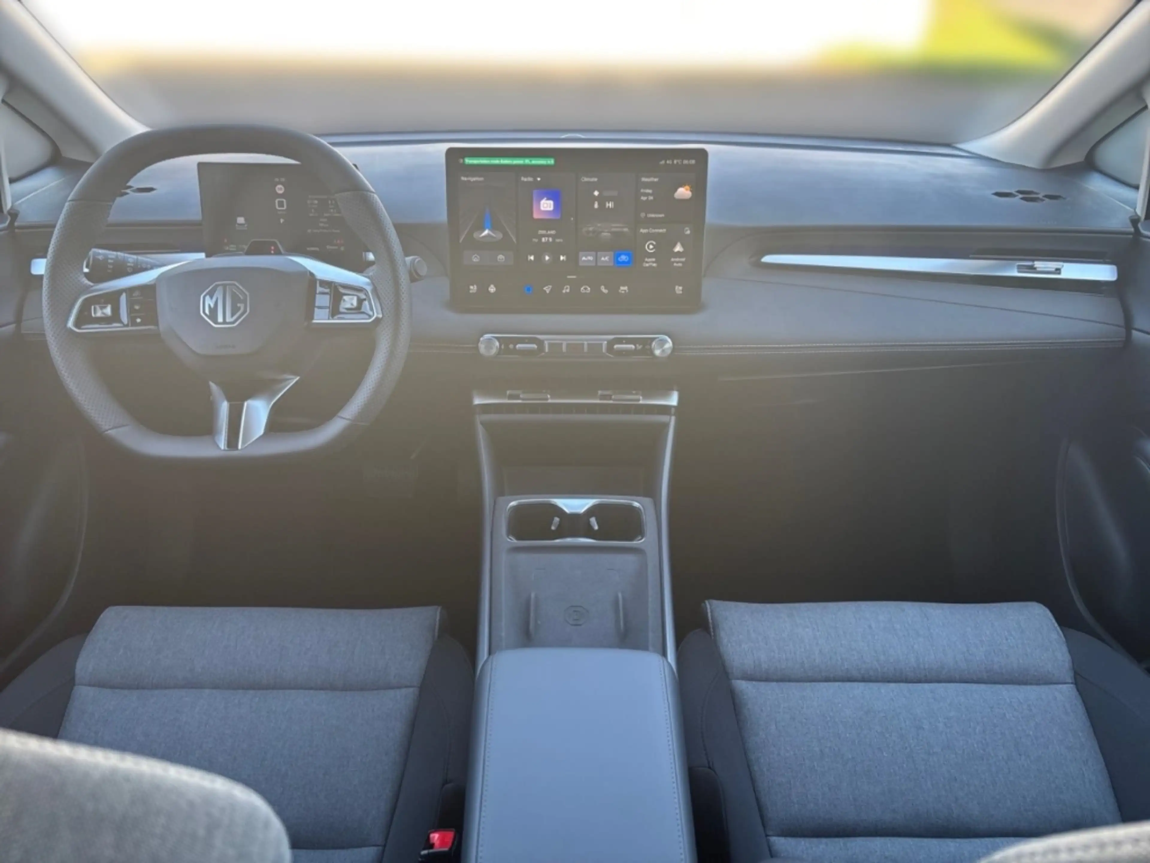 MG MG4 54kWh Premium 360°Navi Tempomat PDC Klimaauto Live — photo 12