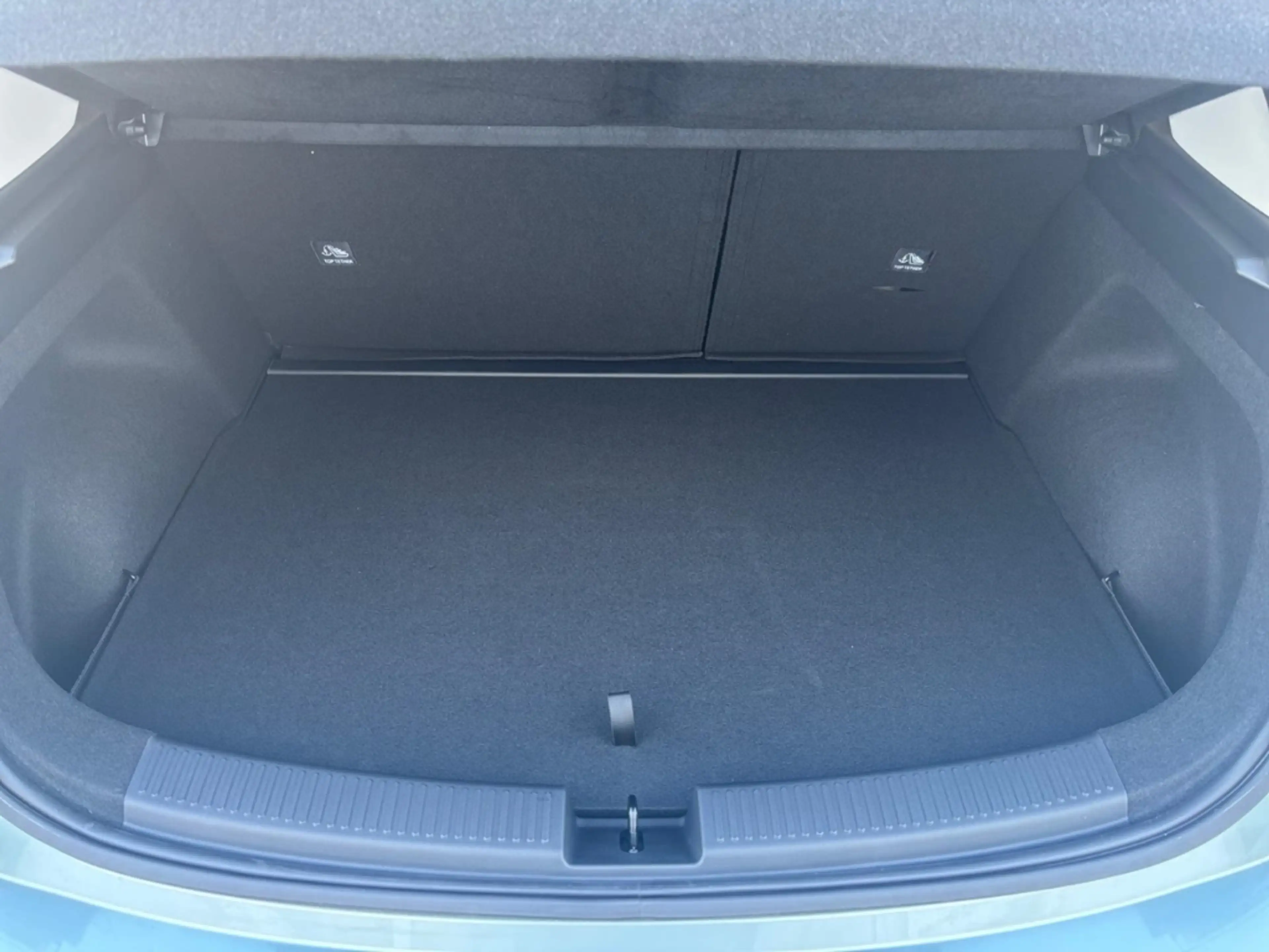 MG MG4 54kWh Premium 360°Navi Tempomat PDC Klimaauto Live — photo 14