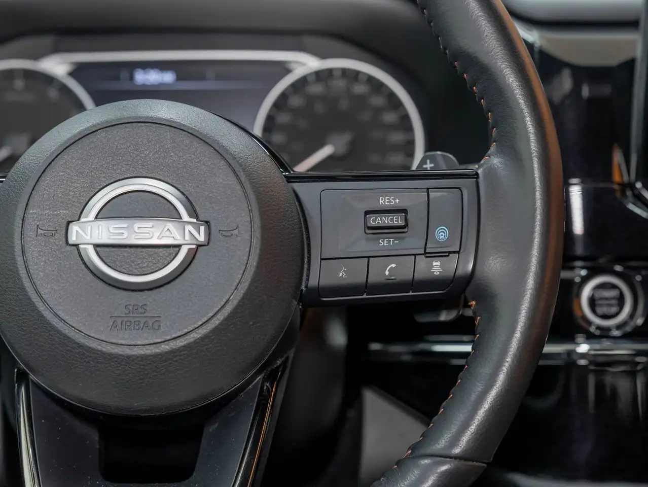 Nissan Pathfinder снимка Nissan Pathfinder