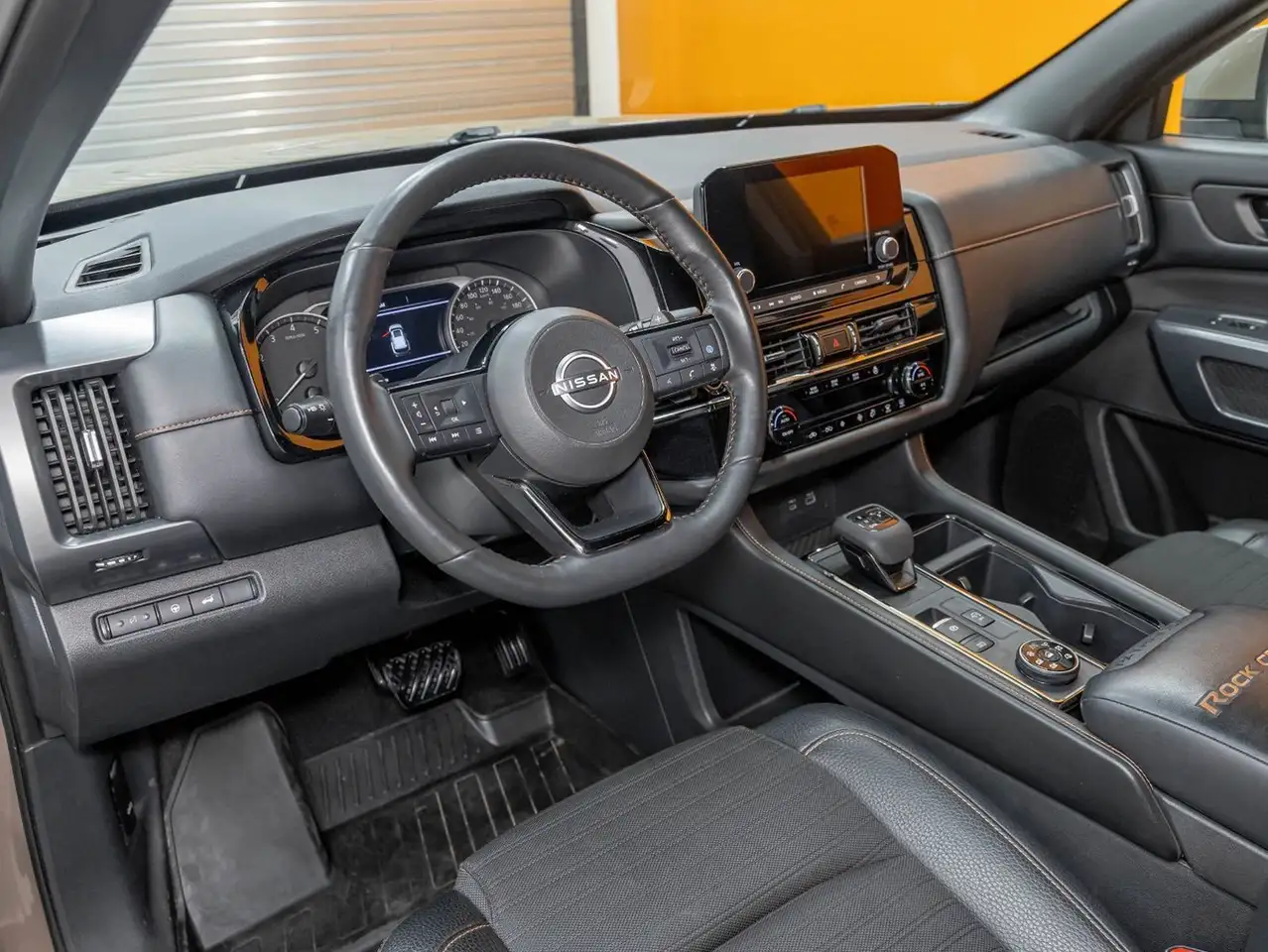 Nissan Pathfinder снимка Nissan Pathfinder