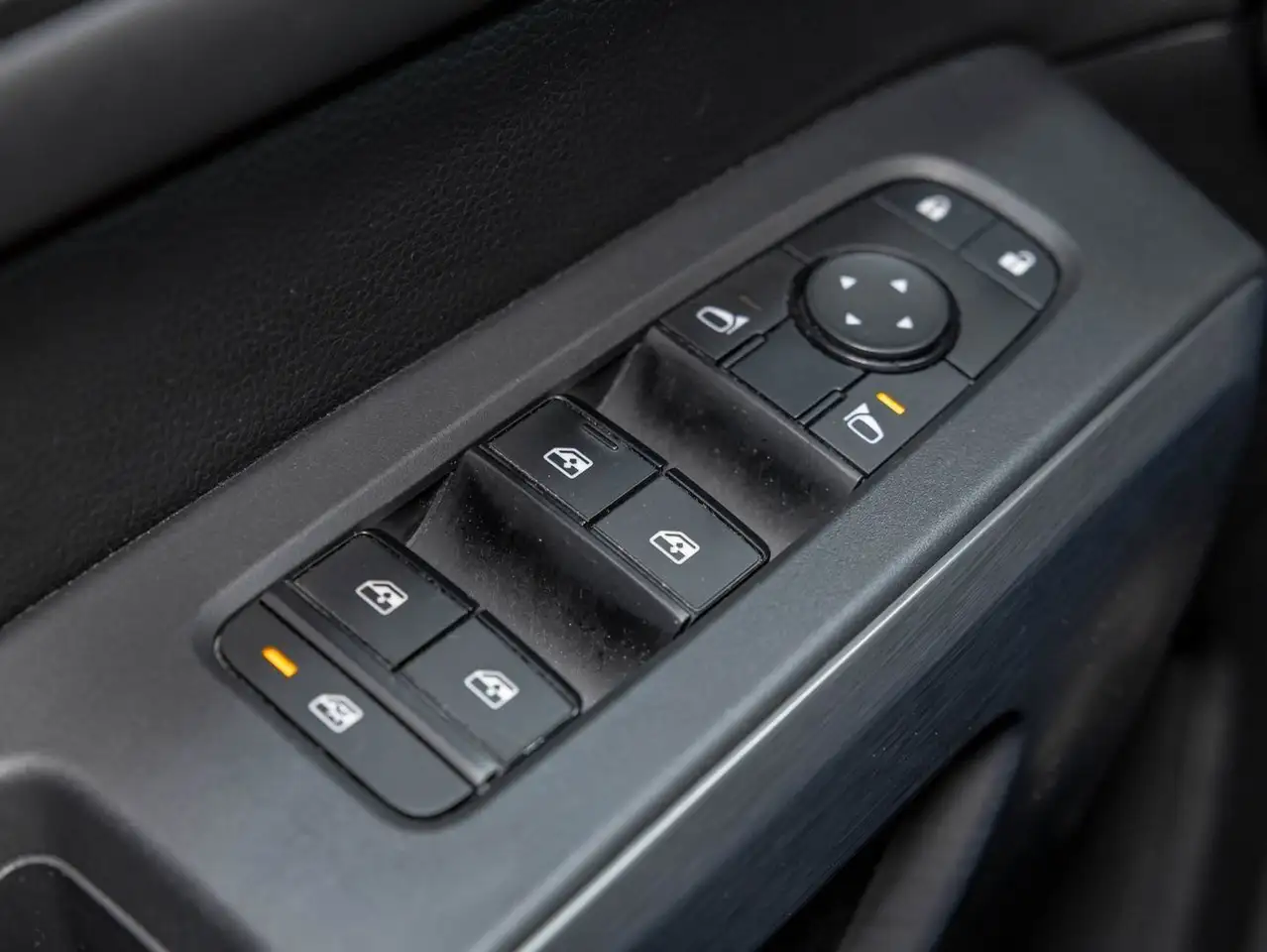 Nissan Pathfinder снимка Nissan Pathfinder