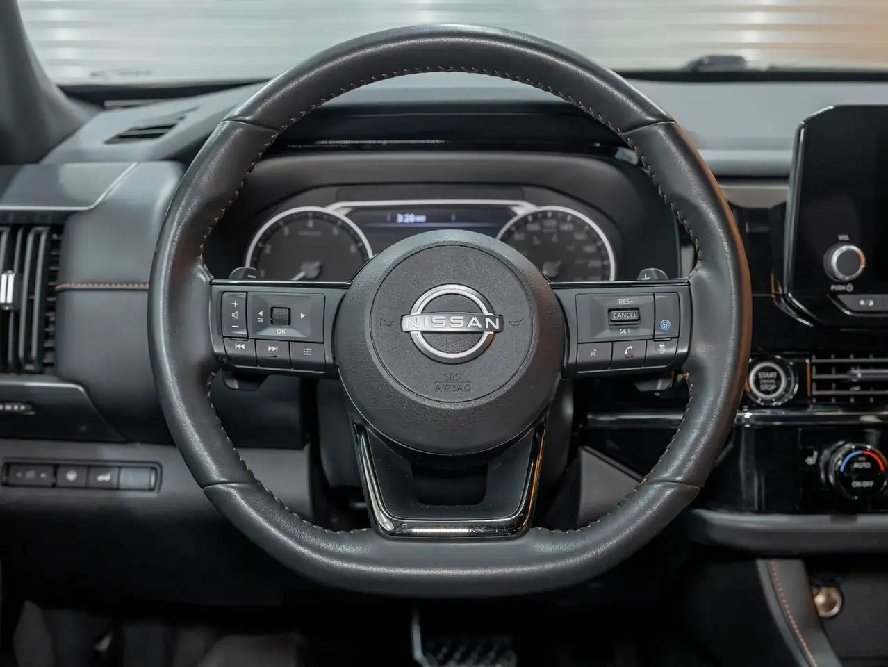 Nissan Pathfinder снимка Nissan Pathfinder