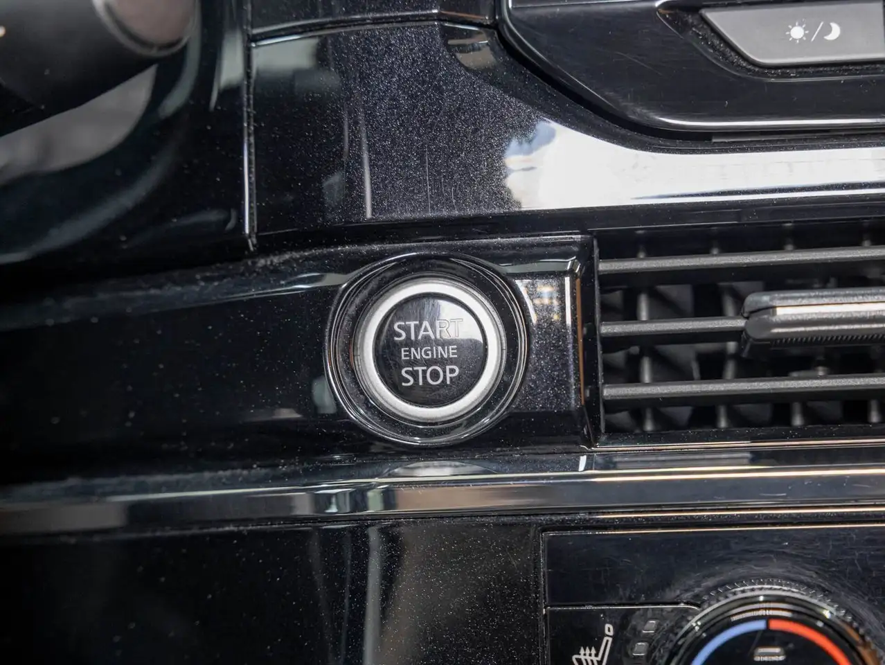 Nissan Pathfinder снимка Nissan Pathfinder