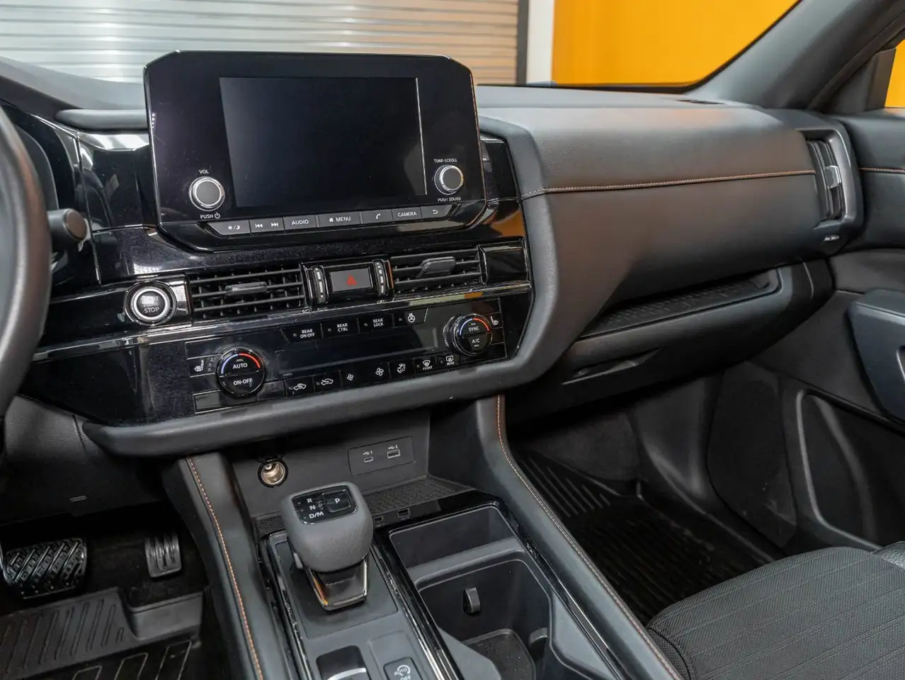 Nissan Pathfinder снимка Nissan Pathfinder