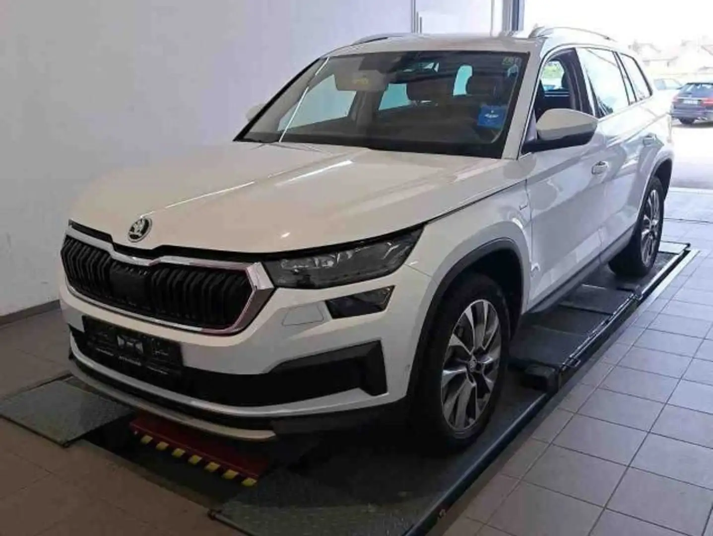 Skoda Kodiaq 1.5 TSI DSG CLEVER MATRIX+NAV+ACC+SHZ+RFK Weiß - 2