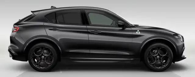 Alfa Romeo Stelvio view 3