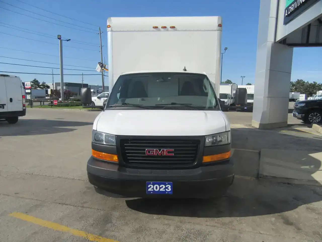 GMC Savana снимка GMC Savana