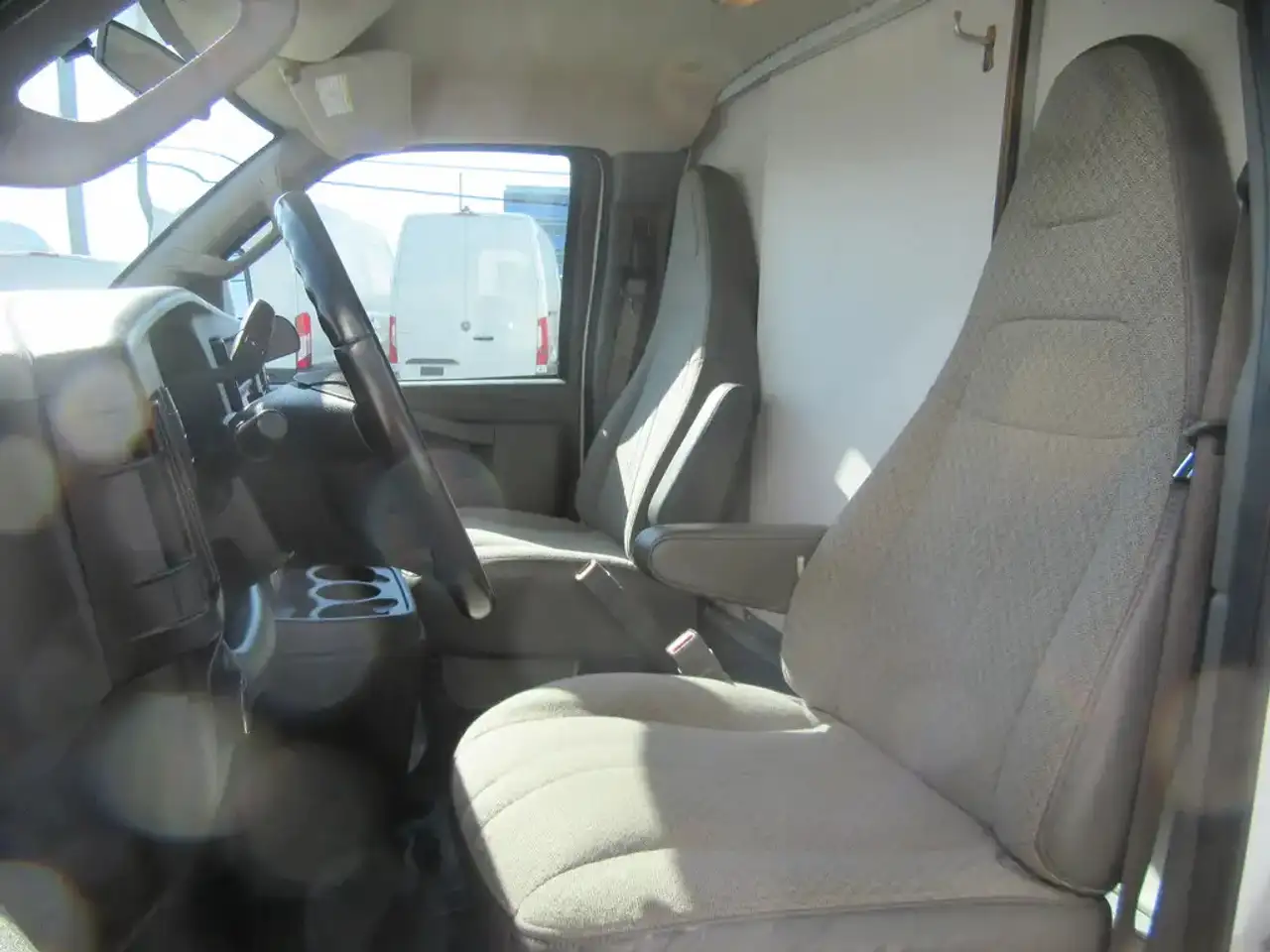 GMC Savana снимка GMC Savana
